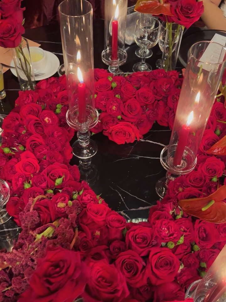 Ending off February with this heart filled bridal shower because it is the month of love after all💘 - and YES - the centerpiece is shaped like a ❤️ !!