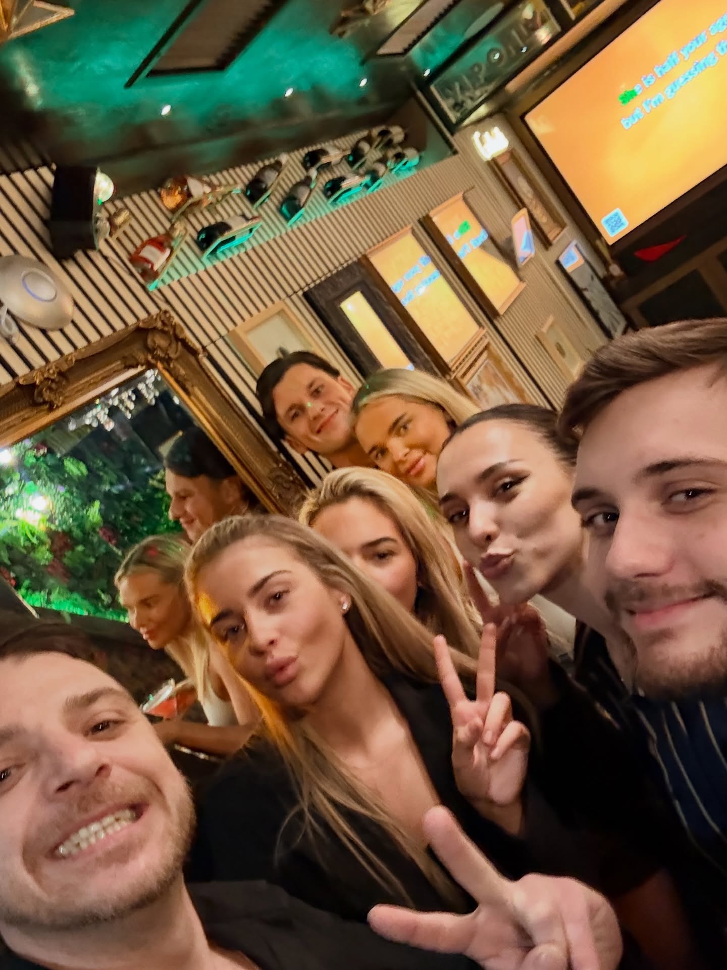 Happy Fridays 🎊🥂❤️ @zebrano_brentwood