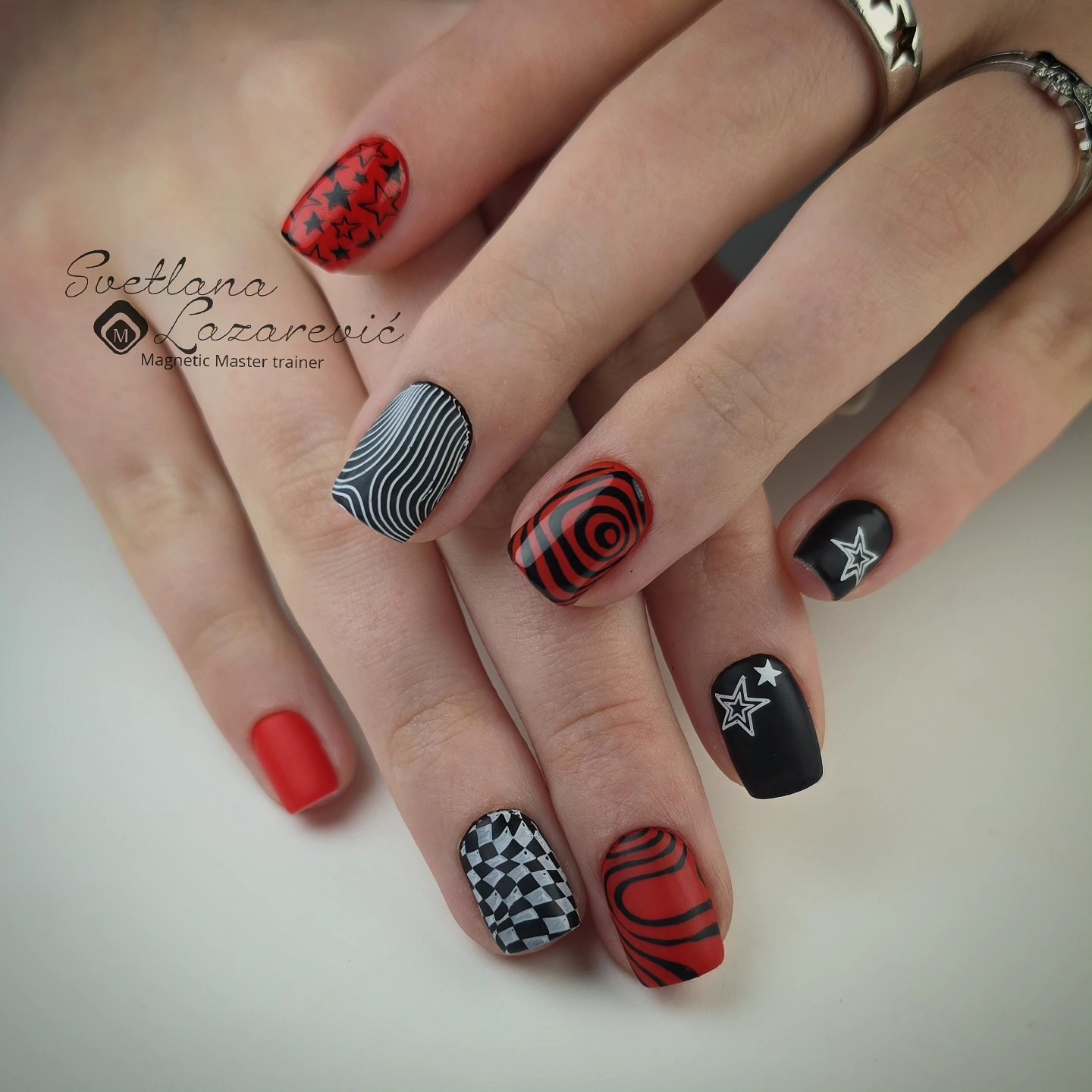 ⭐️When your teenie wants themed nails, nail tech mom takes her magic wand and makes it happen🪄✨️🥰
.
All products used from @magneticnaildesign
.
.
#persona5 #NailDesign #nailsbern #swissnails ##naileducation #nailsnailsnails #NailInspiration #MagneticNailDesign