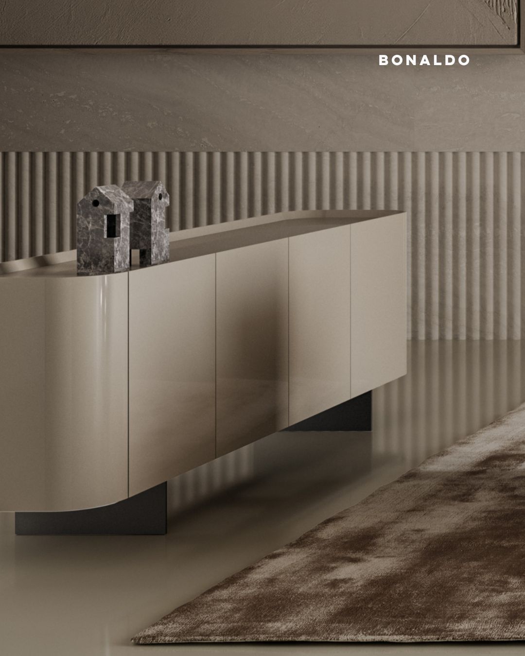 @bonaldospa
Arragan, desenhado por Gabriele & Oscar Buratti para a Bonaldo, elimina o ruído visual. Não há puxadores salientes, não há interrupções; apenas linhas suaves e contínuas que escondem um volume de arrumação generoso.
O detalhe que faz a diferença é o topo rebaixado, que funciona como uma "bandeja" gigante para expor os objetos mais bonitos da casa. Disponível com tampo em cerâmica, é uma peça que comanda a atenção na sala de jantar.
Disponível em versão com pés ou versão rente ao chão.
ENG
Arragan, designed by Gabriele & Oscar Buratti for Bonaldo, eliminates visual noise. There are no protruding handles, no interruptions; just smooth, continuous lines that conceal a generous storage volume.
The detail that makes the difference is the recessed top, which acts as a giant 'tray' to display the home's most beautiful objects. Available with a ceramic top, it is a piece that commands attention in the dining room.
Available in a version with legs or a floor-standing version.
Design by @gabrieleoscarburattiarchitetti
Would you like more information?
Send us a private message or visit design-minder.com
#DesignMinder #Bonaldo #ContemporaryDesign #FurnitureDesign #DesignIcon #ModernInteriors #InteriorInspiration #DesignElegance #BurattiArchitetti #Arragan #DesignItaliano #Aparador #SalaDeJantar #MobiliarioDeLuxo