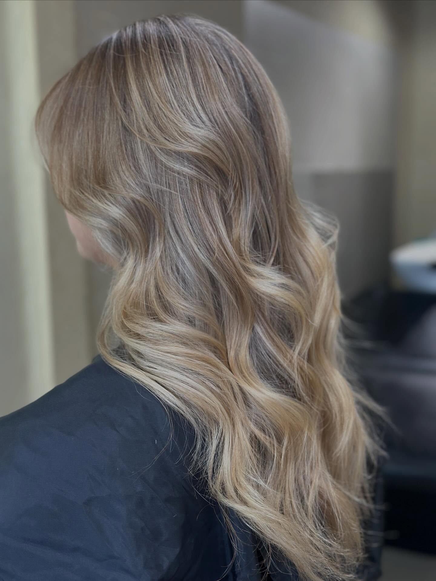 Summer hair = extra TLC ☀️💦 Keep your locks healthy, shiny, and strong with our treatments from shine + moisture, to strength + repair, to the Olaplex deluxe treatment. Perfect for giving your hair the hydration it needs this sunny season!
Book online now 🌀
#yuduyuhairsalon #hairhealth #waihekehairsalon #tamakimakaurau