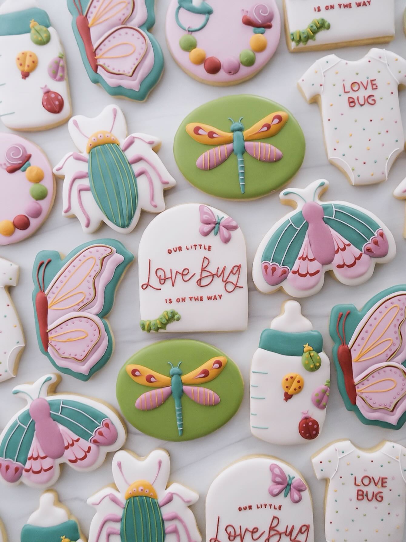 Officially obsessed with with this little love bug theme🐞🌈🦋
I loved getting to challenge my creativity with this fun and colorful set! It came out even better than I pictured! Send me alllll the crazy and unique themes 💛
#atlantabaker #cookiesatlanta #decoratedcookies
#cookieart #smallbusinessatl