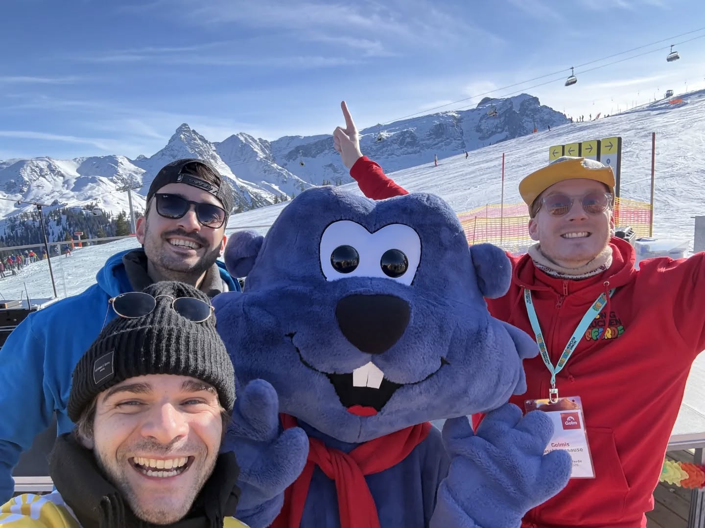 Was für eine wunderbare Zeit in Golm! ✨
Wir bedanken uns von Herzen bei Golm für die Einladung, das Vertrauen und die großartige Organisation rund um unseren Auftritt. Es war uns eine große Freude, bei euch zu Gast zu sein und diesen besonderen Moment gemeinsam zu erleben.
Ein ebenso herzliches Dankeschön an @hotel_diemontafonerin für die liebevolle Betreuung und die warme, herzliche Atmosphäre – wir haben uns rundum wohlgefühlt.
Wir kommen sehr gerne wieder ins wunderschöne Montafon! 💛
#Golm #Montafon #LiveAuftritt #Dankbar #honigkuchenpferde