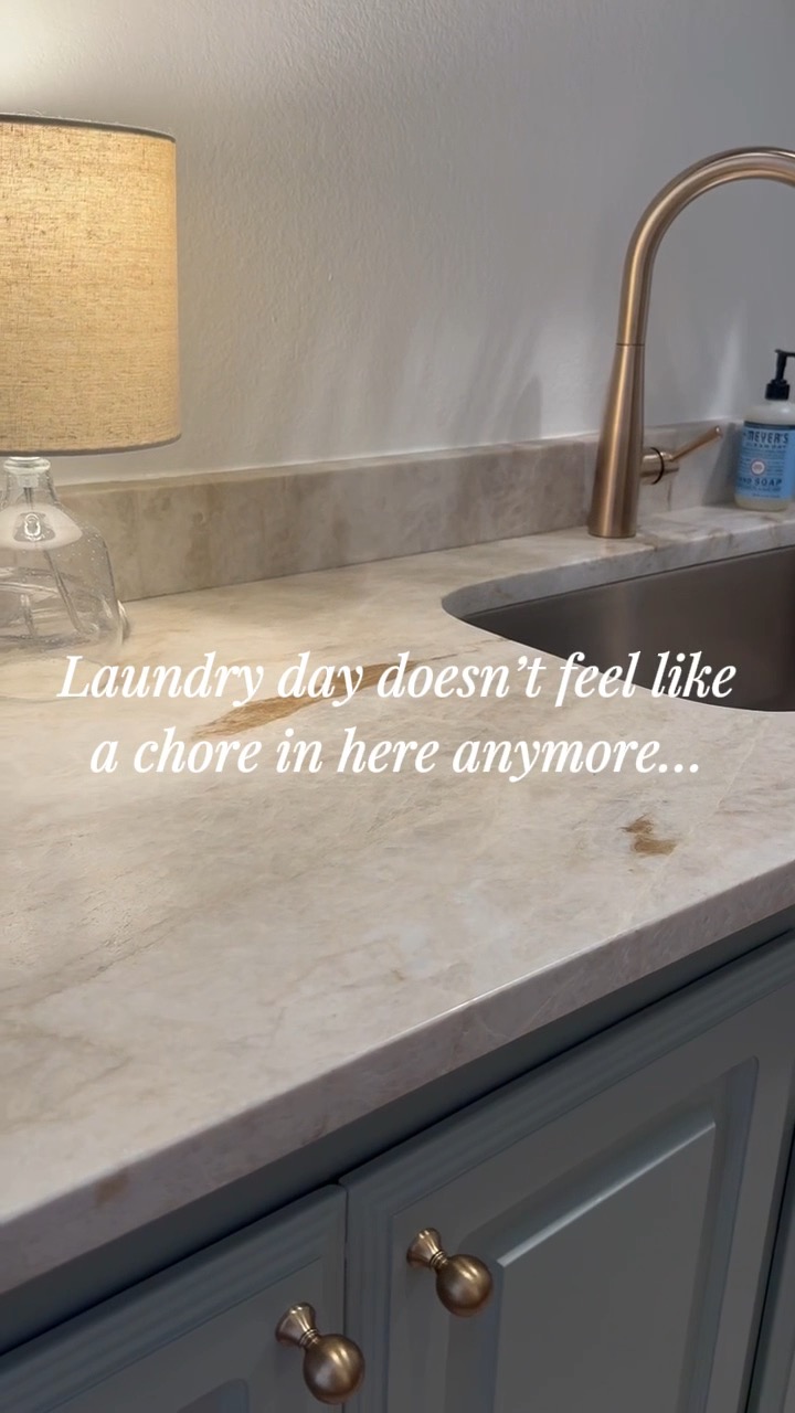 Who knew laundry could look this good? 🧺 This renovated space turns chores into charm!
#laundryroom #dfwconstruction #mansfieldhomeremodel #dfwhomerenovation