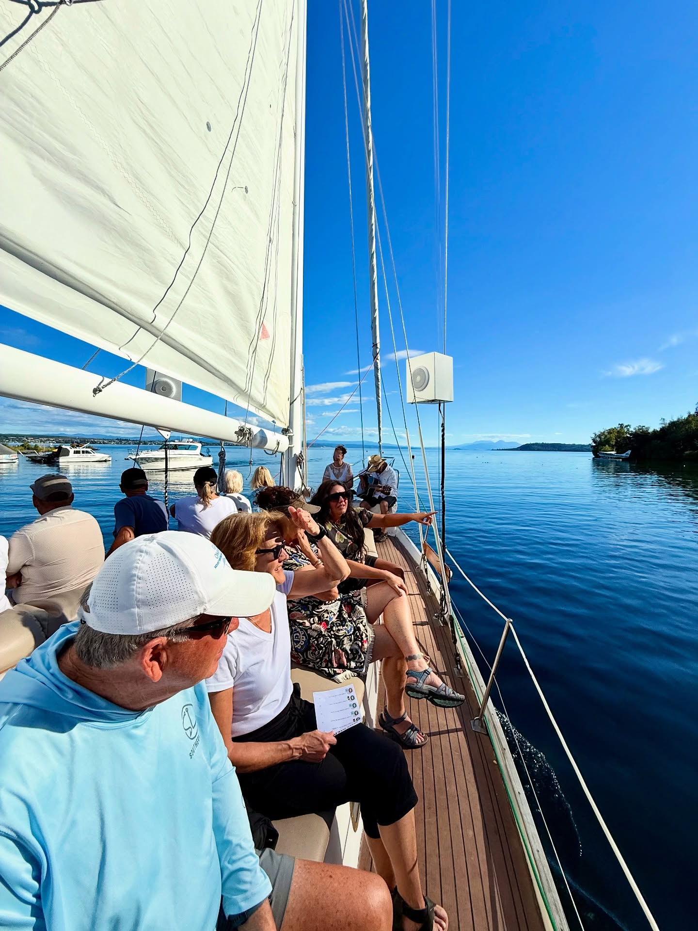 This is what a good day looks like to us.
Good people, easy moments, and time to enjoy it.
Tag who you’d bring along.