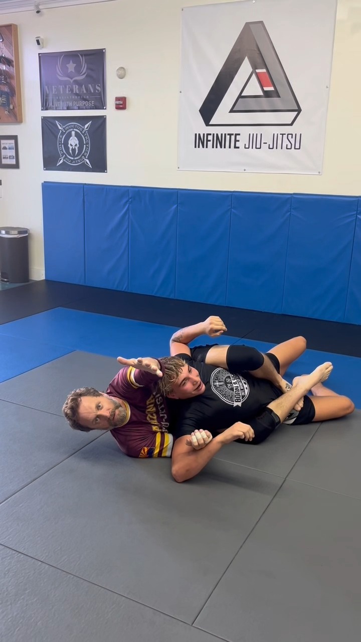 Getting caught in the single leg? Here's your chance to go from being a doofus to ruthless. Give up the 2, then give em' the business!
@yogamusheen
@b.rendonbjj