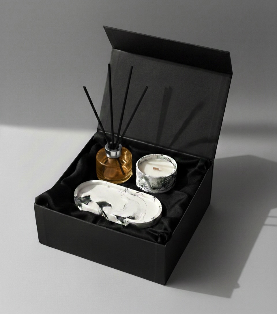 •Parfums et objets parfumés.
•Matières premières rigoureusement sélectionnées.
•Développé pour les marques et espaces attentifs au détail.
Projets B2B et collaborations sur demande • Branding • Vente en gros
#Tiflik #tiflikperfumes ##branding