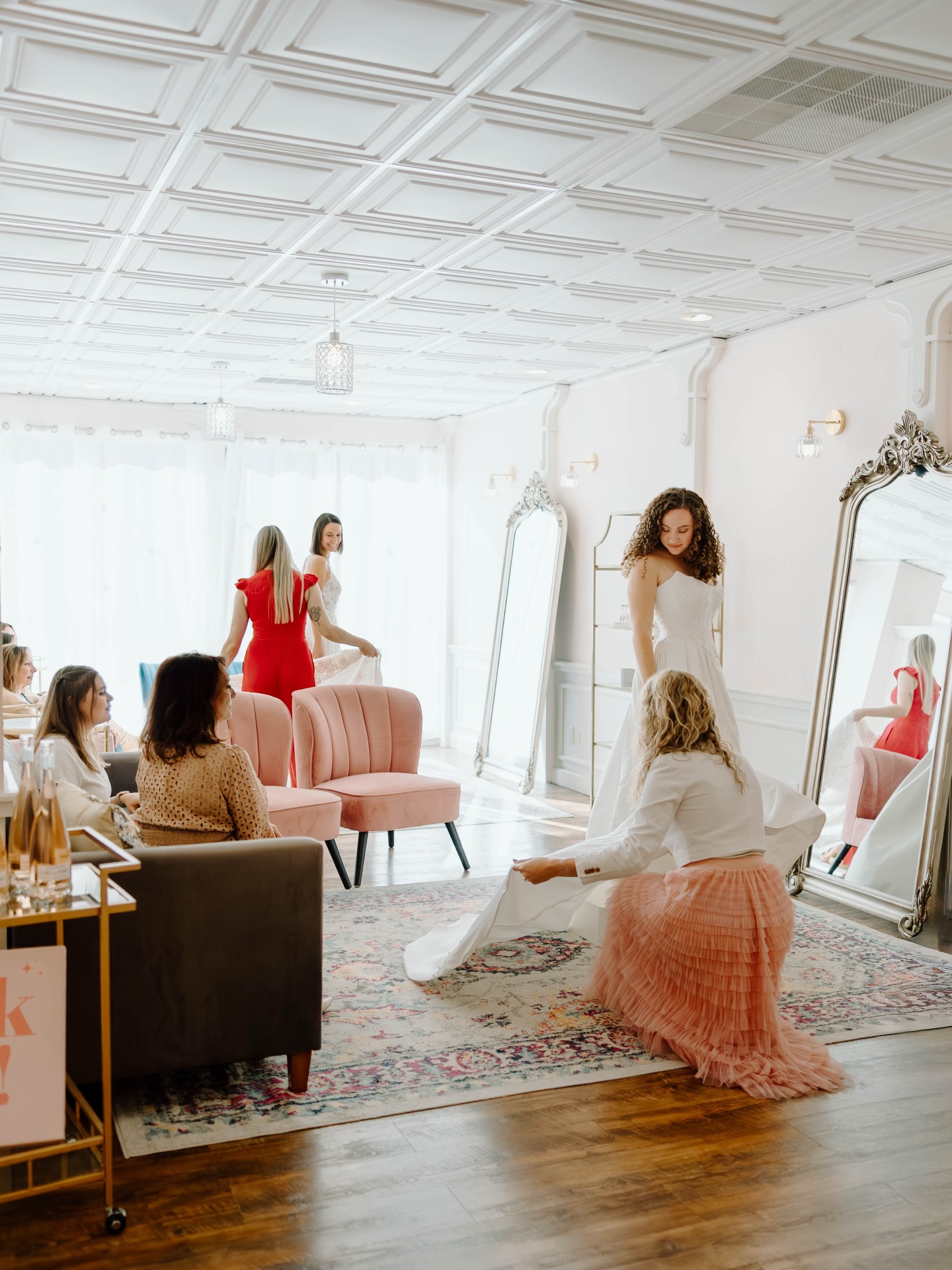 Happy Saturday!! SO much bridal magic happens on Saturdays around here!
Looking for an appointment that is a little more low-key? Come on a weekday! A little less hustle & bustle, but perfect for the bride who wants a calm, collected, and more intimate experience!!
#2026bride #2027bride #weddingdressshopping #ivoryrosebridalboutique #wisconsinbride