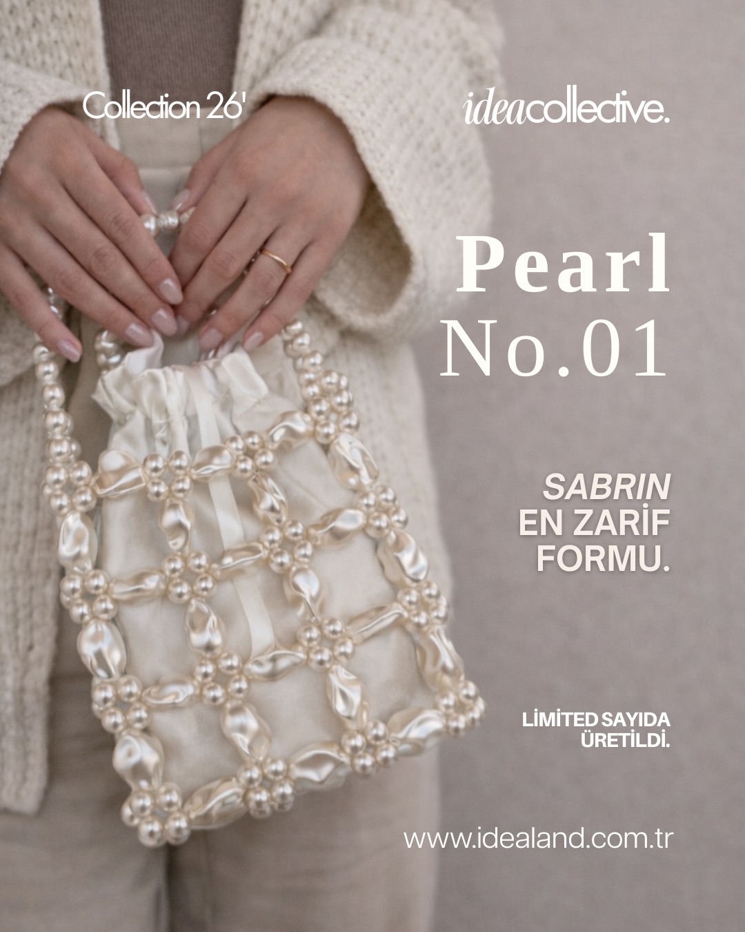 Bazı şeyler aceleye gelmez; çünkü ruhu olan her parça, vaktini bekler.🐚
IdeaCollective’de her bir inciyi, sadece bir aksesuar olarak değil; el emeğinin ritmi, sabrın ve özenin birer yansıması olarak yerleştiriyoruz. Işığı her seferinde farklı kırması bu yüzden bir tesadüf değil; arkasındaki saatlerin, tek tek işlenen detayların bir ödülü. ✨
Seri üretimin hızına inat, bu yavaş ve özenli yolculuğun bir parçasına dokunmak isterseniz...
Sınırlı sayıda üretilen parçalarımızı incelemek ve bu hikâyeye dahil olmak için web sitemizi ziyaret edebilirsiniz: 🌐