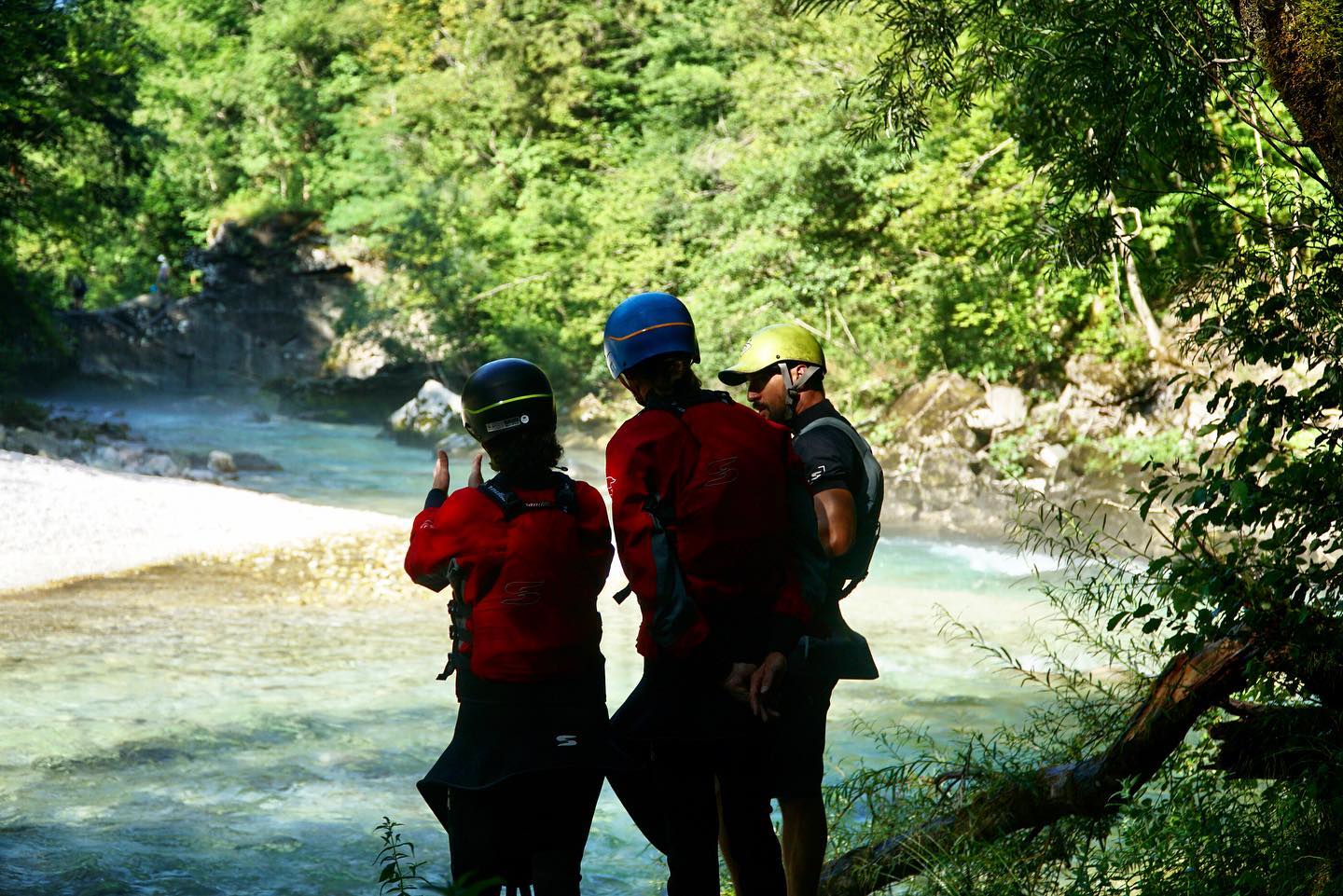 Scouting can make you avoid some trouble. Here, we’re making a plan to avoid the infamous Magnetic 🧲 Rock. We’re known for giving good advices at the river. We suggest not to ask us for advice when we go to the bar afterwards…
.
.
.
#kobaridkayakschool #kobarid #slovenia #kayaking #šolakajaka #soca #sloveniaoutdoor #outdoor #adventure #exlore #rivers #activevacation #igslovenia #ifeelsLOVEnia #ophionenduro
@ophion_paddles
@exo_kayaks
@kampkoren