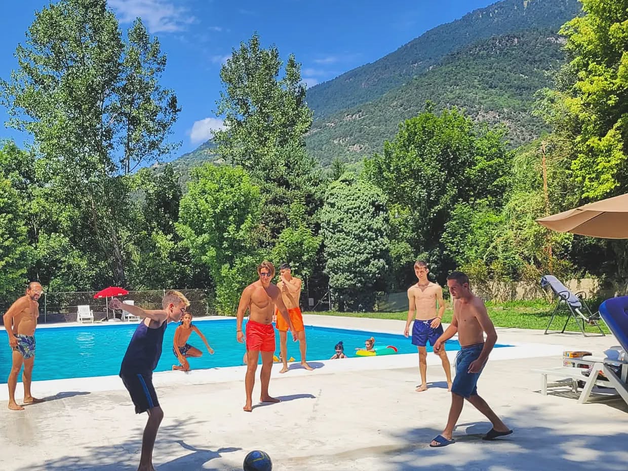 🧡 dias al sol, pisicina Artigané, buena compañía y diversión!