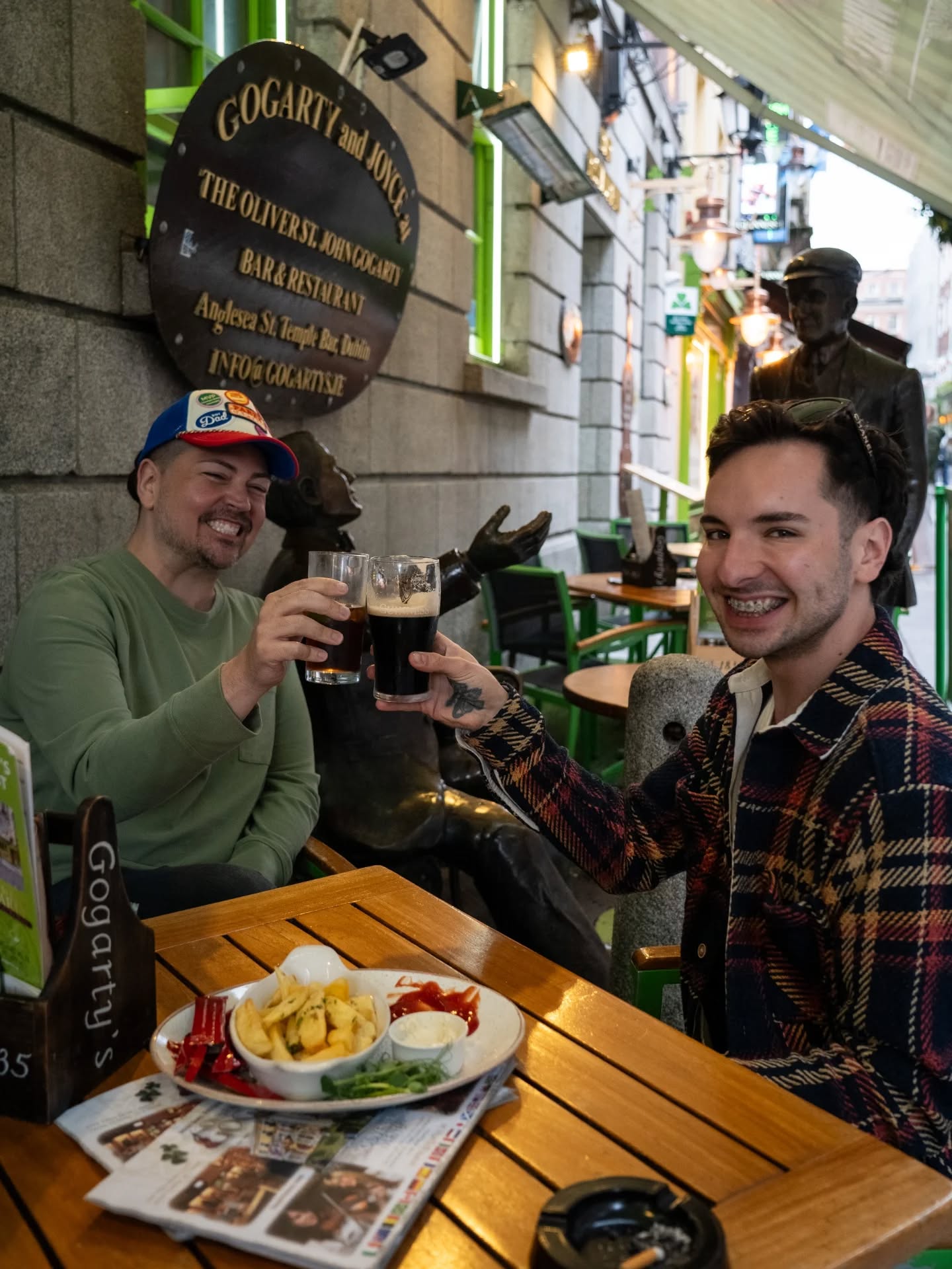 Cheers babes 🍻
If you haven't sprinted away from the laptop or responsibility yet, this is your sign from the universe 💫
Happy Friday, a chairde
#TempleBar #Dublin #LoveTempleBar