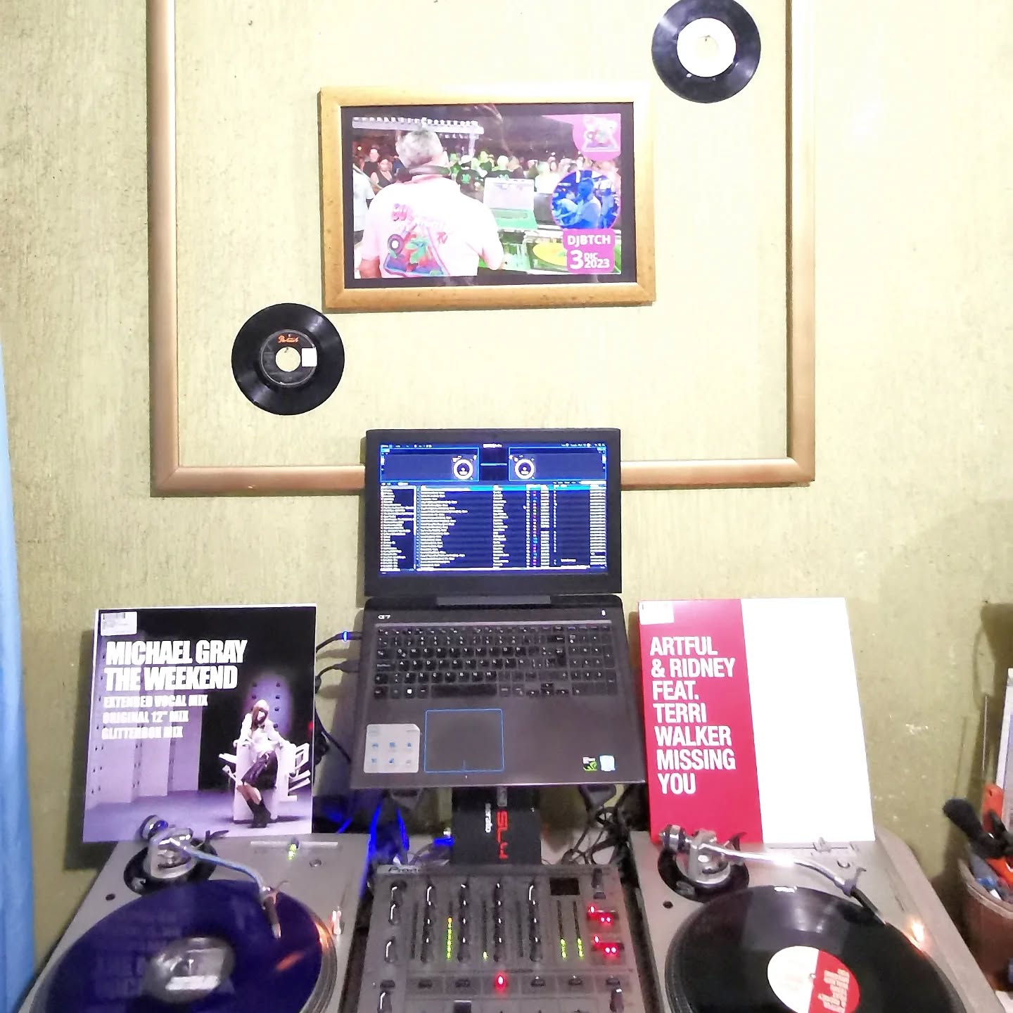 Escuchanding! d-_-b
#aranweddings
@aranweddings
www.aranweddings.com/music