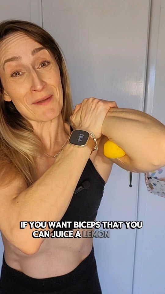 Who doesn't want biceps that can juice a lemon 🤷♀️
It's called goals 😂
Bicep curls have TONNES of varieties - my favourite being curling your kids cos it makes them stay still for 5.
Drop me a follow for more FUN fitness that won't make you lose the will to live 😉
#bicepcurls #mumfitness #mumswhoworkout #strongwomenover40 #ptforwomen