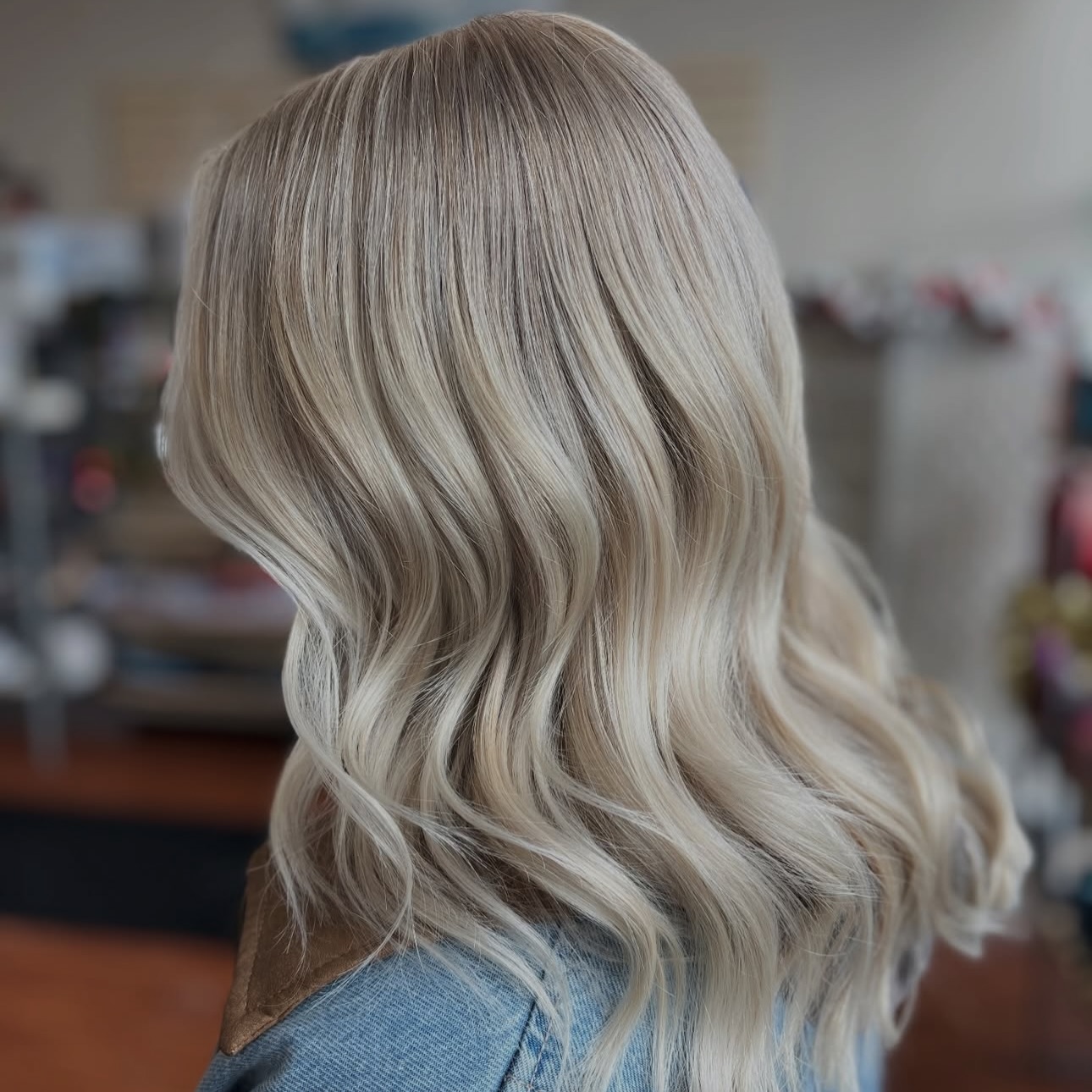 Blond touch up roots #icyblonde #sofia