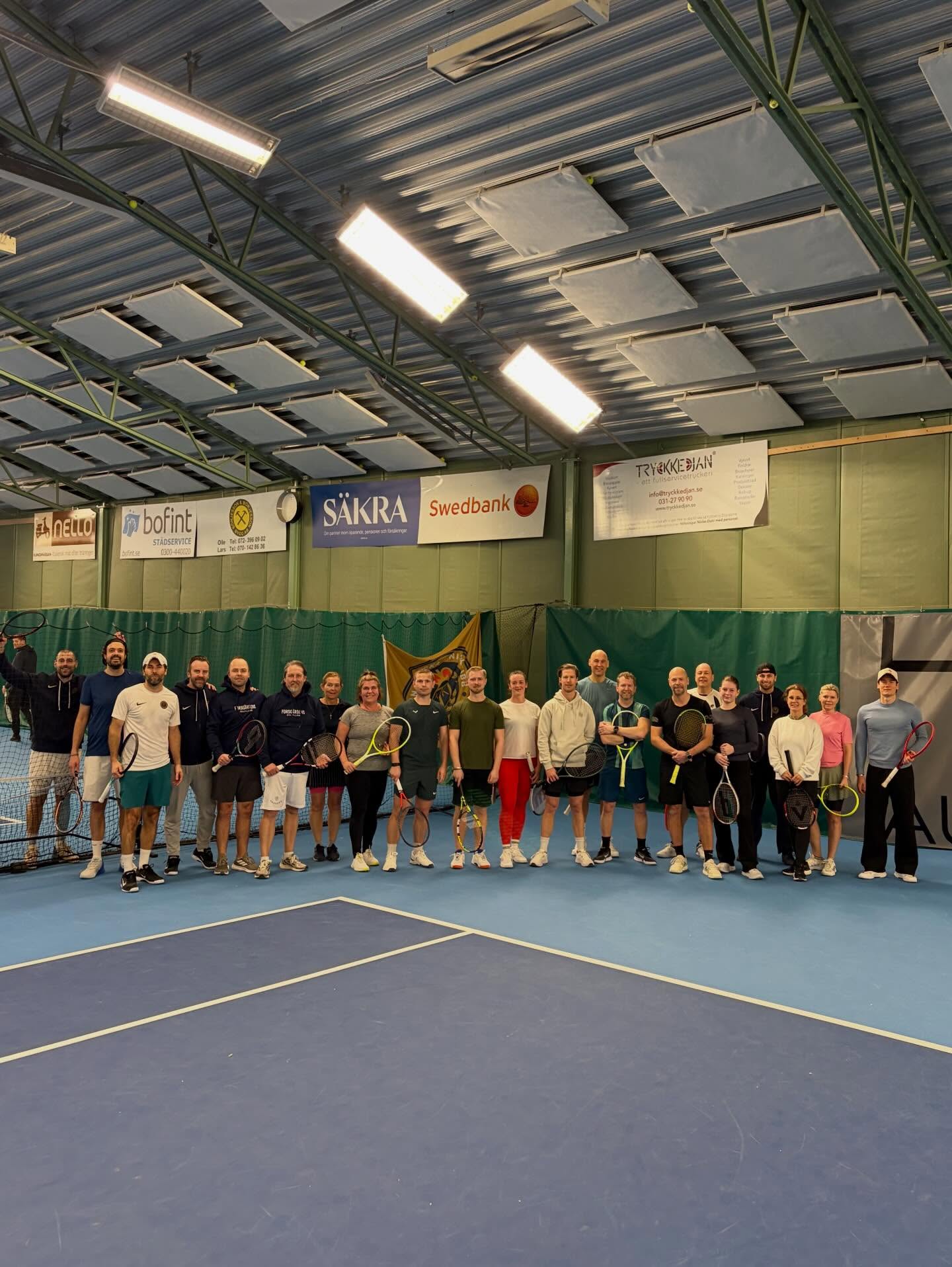 En härlig morgon med Frukosttennis 07.00-08.30 där vi idag gästades av partner även från Forsgårdens GK. 🎾🙌
Efter passet avnjöt vi en god frukost tillsammans med frallor från @linneaochnello 😋
Intresserad av att veta mer?
Maila patrik.larsson@ktk.nu 🤝 🎾👍