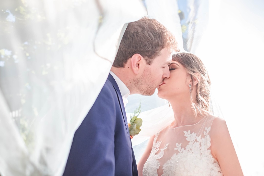 I know you're right for me. I've been waiting for this moment. I dream of what we could be if we grow. Together unfold.
Here is a sneak of Leanda & Doug's wedding this weekend ✨ They glowing!
#weddingphotographer #weddingday #coupletime #weddingdaydetails #weddingza #weddingdress #suitup #weddingmakeup #gown #makeup #eskimokis #eskimokisses
Bridal gown: @delavidabridal :
Makeup artist: @flawlessmakeup_by_bianca
Hairstylist: @michelledutoitbowles
Florist: @fieldsofcolour