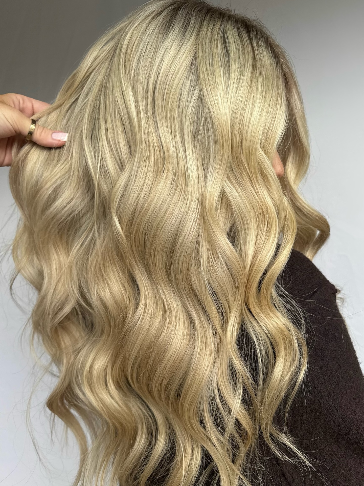 Dreamy creamy blondie ✨💫🤍
@goldwelluki
#creamyblonde #leedsblonde #leedssalon #blondebalayage #leedslife