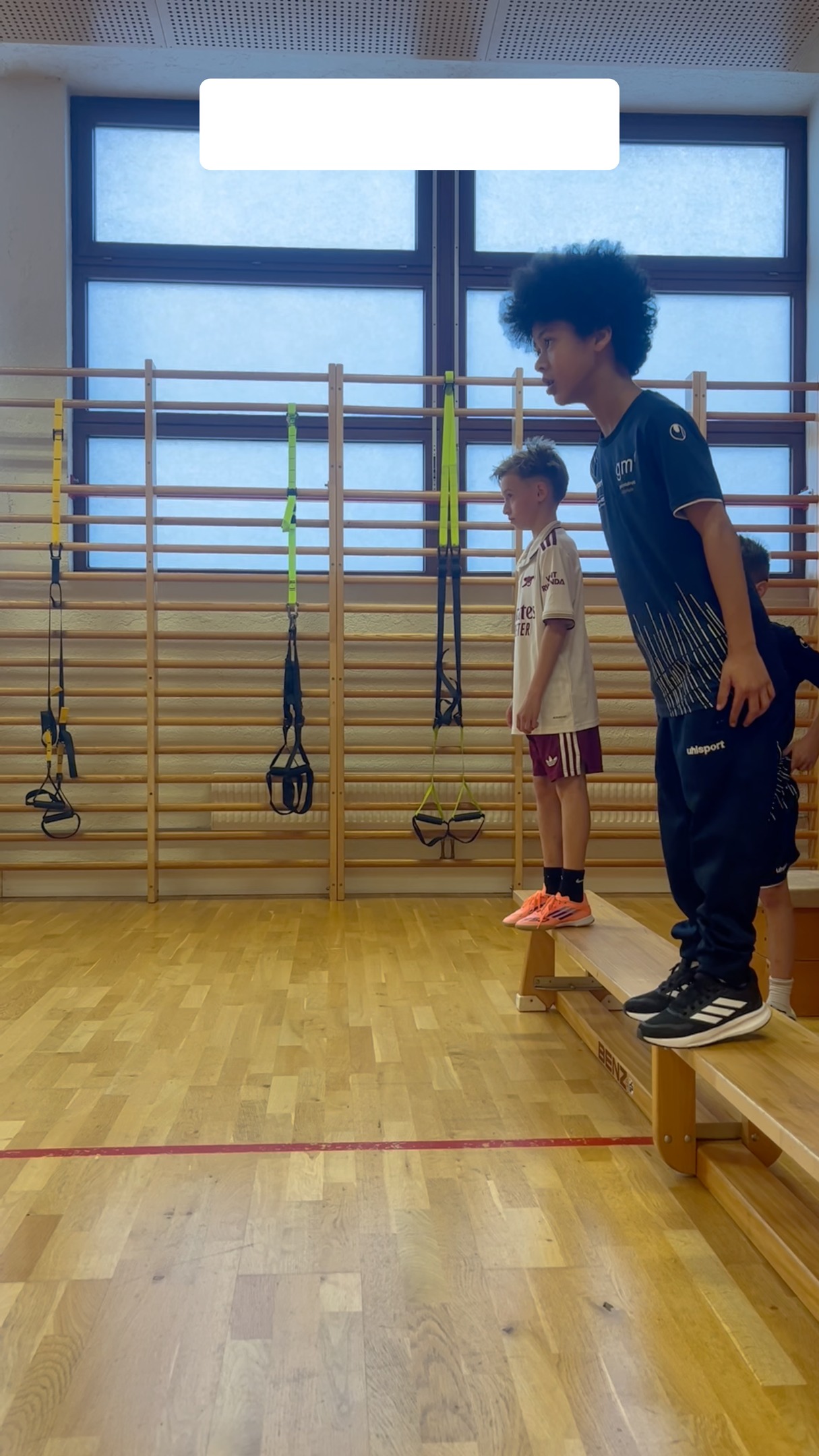 Passend zum Start der Frühjahrssaison starten wir gemeinsam mit unserem Athletikcoach @alexanderettinger7 ins Athletiktraining mit Fokus auf Schnellkraft und Explosivität. Auf dem Programm stehen explosive Starts, Sprünge, kurze Sprints und koordinative Übungen, die Tempo, Stabilität und Dynamik verbessern. So bringen wir unsere Spielerinnen körperlich auf ein Top-Level und bereiten sie optimal auf die kommende Saison vor – schnell, stark und bereit für jede Aktion.