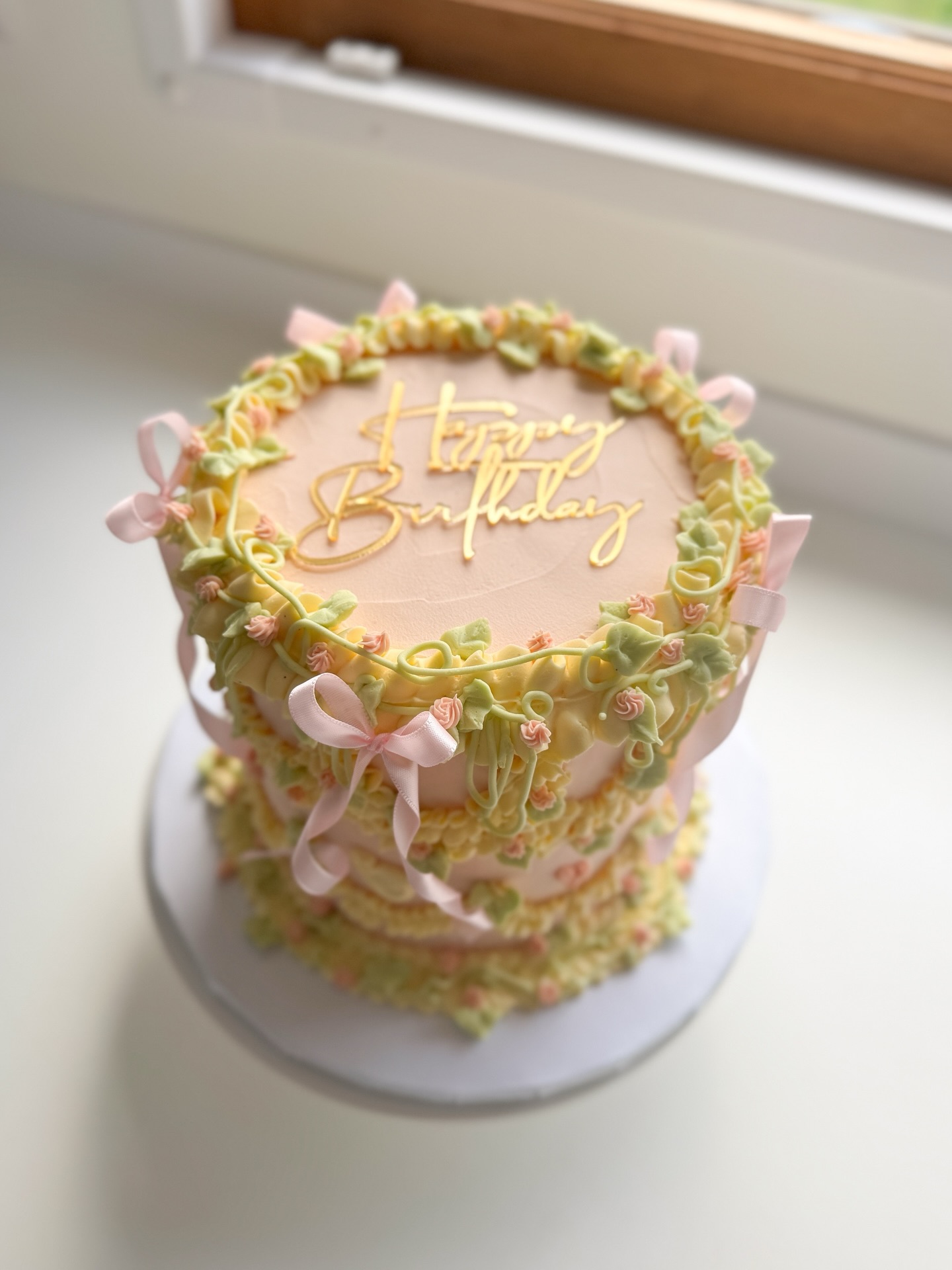 Delicate details, soft hues, and vintage charm 🌸🎀
This cake was all about precision — flawless base, dainty florals, and pastel tones blending seamlessly. Topped with gold for that final flourish ✨
Hand-piped with love, fully vegan, and crafted to make moments special 🤍
#vegancake #lambethcake #vintagecake #birthdaycake #derbybaker