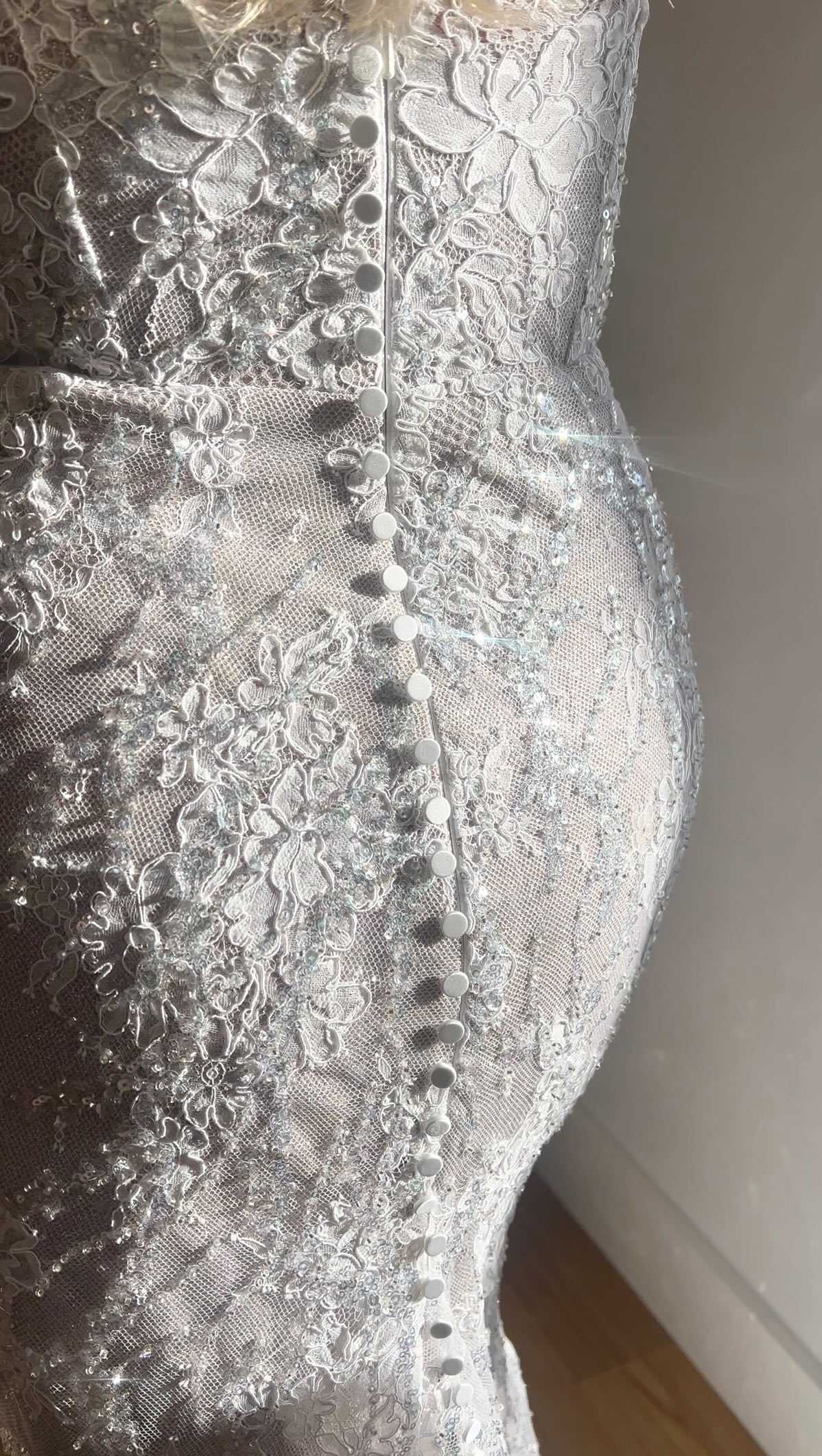 Sun-soaked sparkles ☀️ Amandine by @grace_loves_lace catching the light ✨
#graceloveslace #hamptonsbridal #bridesoflongisland #longislandwedding #longislandbride