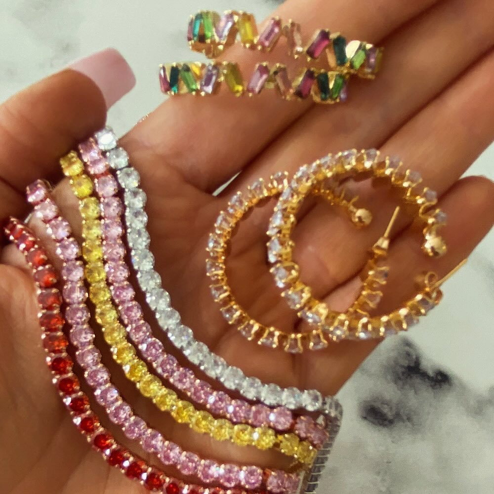 The prettiest bling 🩷🤍🧡💛💚❤️
Available from just £6 at
@elliyanjewellery
The perfect gifts 🎁
#elliyan #elliyanjewellery #jewellery #rainbow #pretty #bargain #bargainsuk #deals #gift #giftideas
