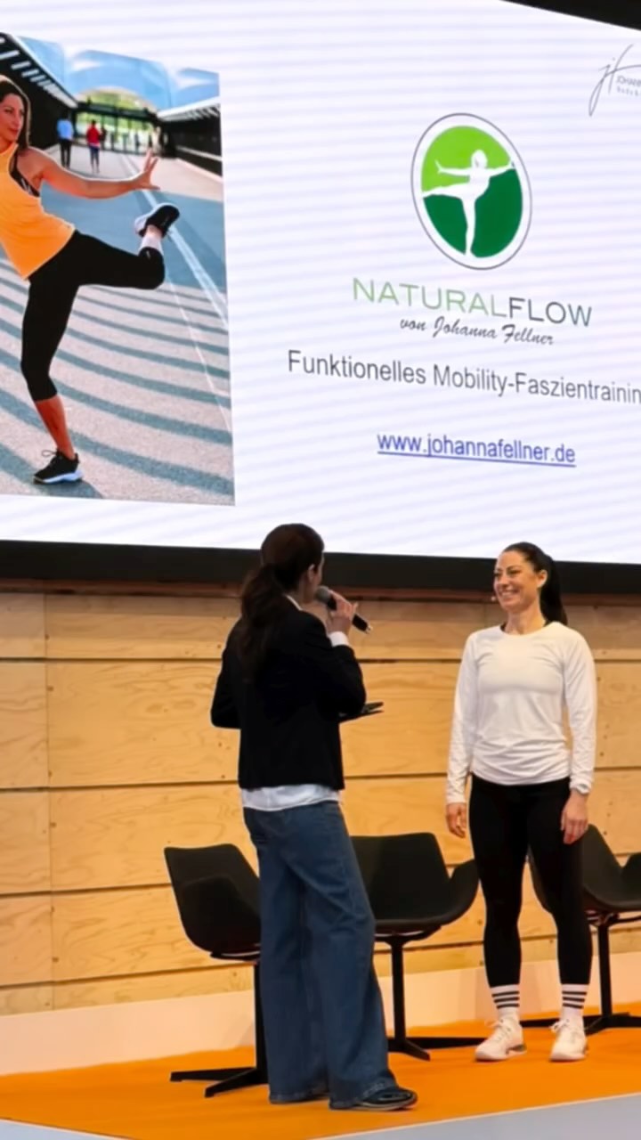 🎙️ SPORTBÜHNE powered by Radio Arabella
Mikro an. Licht an. Bühne frei. ✨
Live-Talks, starke Persönlichkeiten, echte Geschichten – genau dafür liebe ich die Messebühne.
Hier entstehen Begegnungen, Inspiration und dieser ganz besondere Moment, wenn Information auf Emotion trifft.
Danke an das wunderbare Team von Radio Arabella & f.re.e für diese starke Plattform 💜
#Messemoderation #RadioArabella #Sportbühne #LiveTalk #Eventmoderation