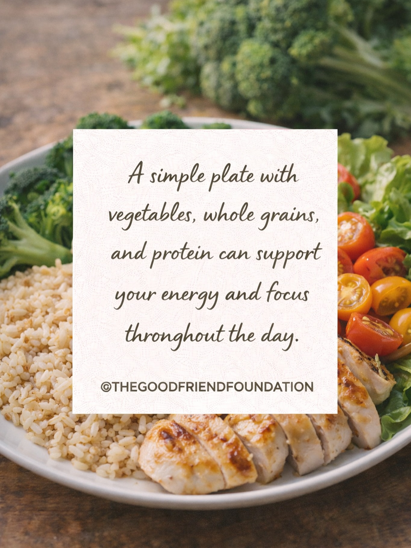A simple plate with vegetables, whole grains, and protein can support your energy and focus throughout the day.
Un plato sencillo con vegetales, granos integrales y proteína puede apoyar tu energía y concentración durante el día.