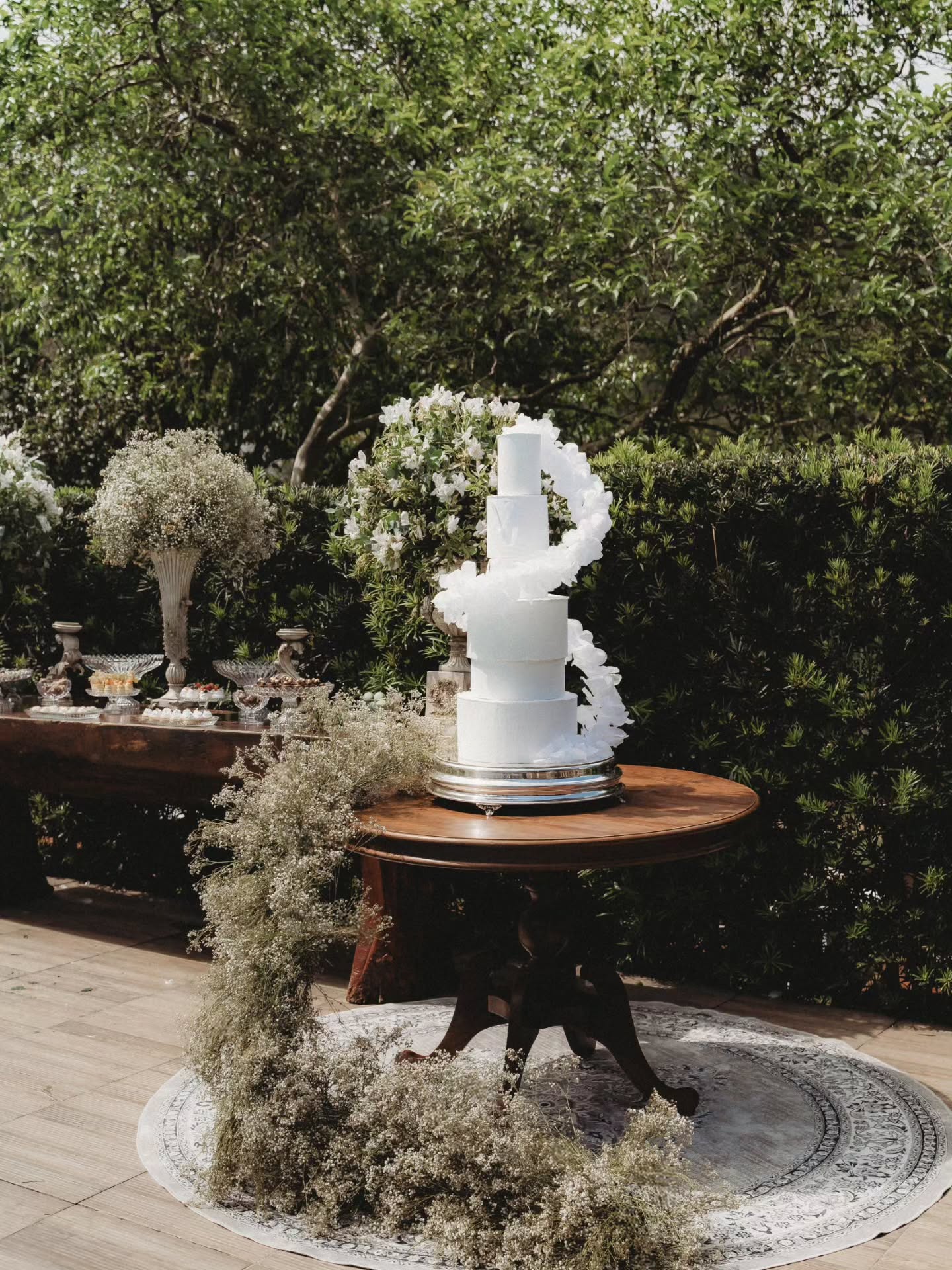 Eles "se escolheram" e escolheram todos os detalhes dessa festa.
Estava tudo tão lindo, o dia foi de sol, e esses detalhes precisam ser relembrados🩷
Aproveitando ainda esse clima de Carnaval, afinal essa celebração foi regada à muito samba, vamos de Victor e João