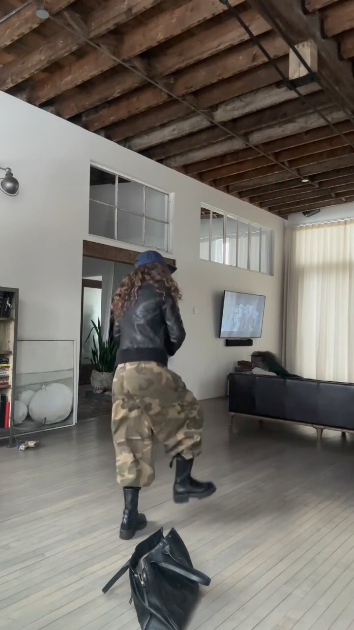 Vibes are just different when your husband is supervising …