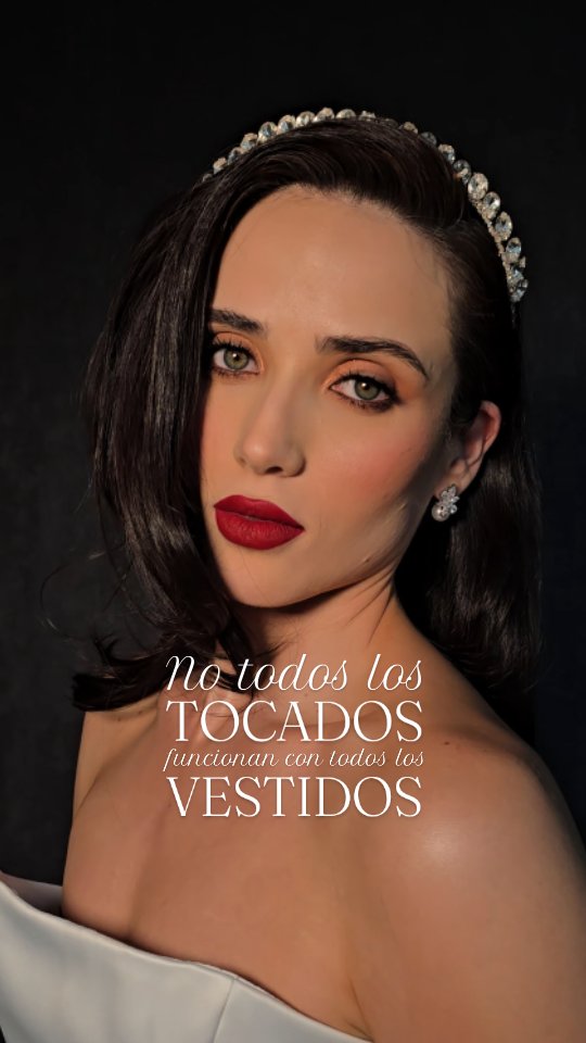 En un diseño limpio, cada detalle se nota el doble.
El tocado ideal respeta las líneas,
sigue la arquitectura del vestido
y aporta luz sin romper la armonía.
Menos… pero perfecto.
Makeup @wilkylira
Hairstyle @hairbyadair_
Model @banniaayala
#weddinghairpiece #tocadosnovia #bridetobe #weddinghairstyle #bridalmakeup