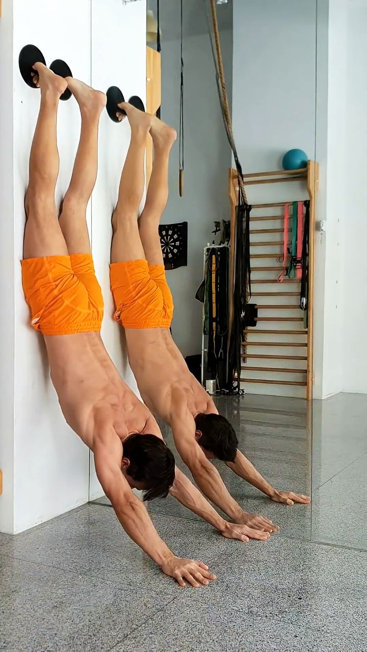 Shoulder Mobility Range of Motion
FitGlide: www.fitprogress.com/shop/fitglide
ABS gliding discs feature durable elastic straps that tightly secure your feet sliding off the discs , providing ultimate control and stability for a deeper, more effective core engagement.
FitProgress Studio Coaching @HandstandTrack Balance Support System.