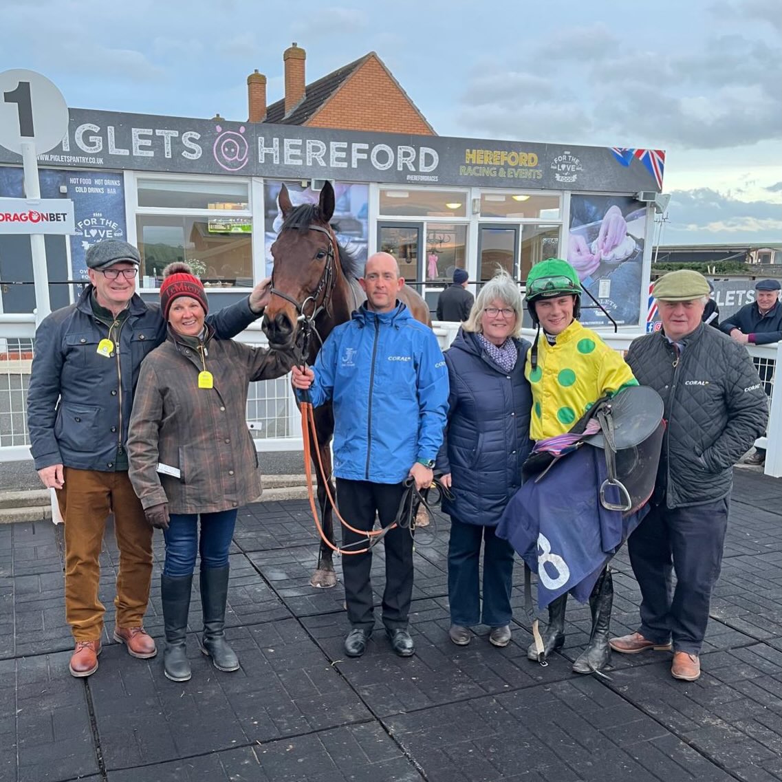 First time out for Tythingman and he goes to win @herefordraces ridden by @freddiegingell11
Bred & Owned by Colin & John 👏🏻 A great start 🌟
@coralofficial
@dodsonhorrell