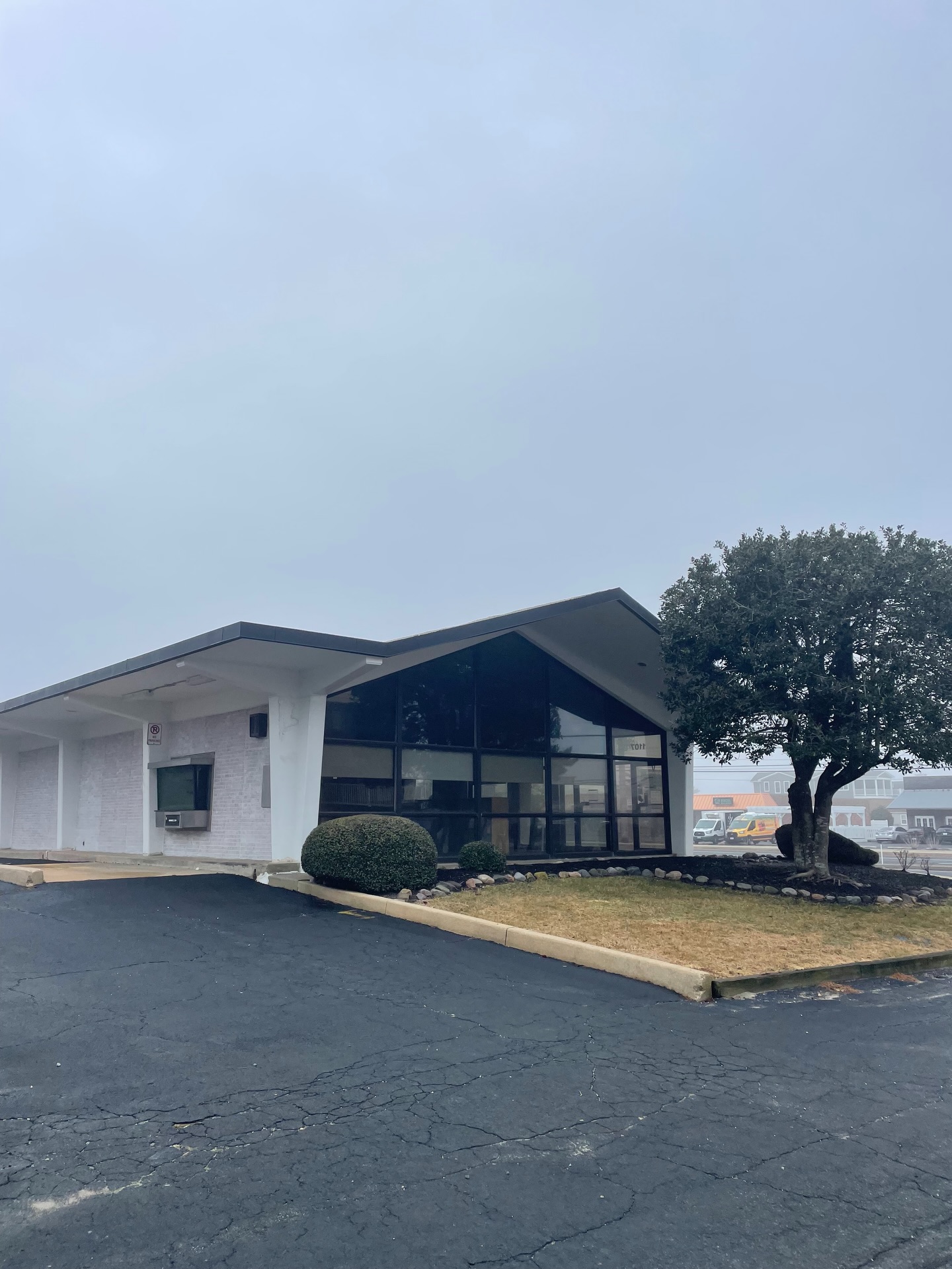 We all joined Dan for a super quick trip to Fenwick… I love going on walks and just soaking in exteriors… these are some of my favorites… we went to an open house or two as well… that’s what we do for fun 😂… and Paris came along too, and is passed out on the way home 💕