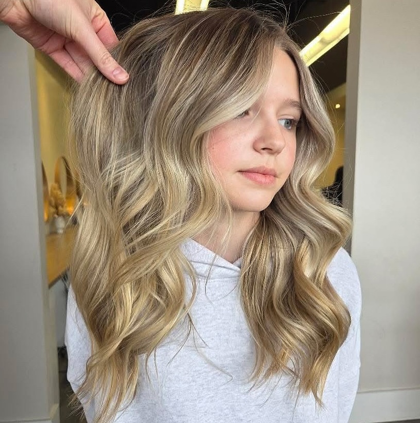 Blonde balayage by @sarahshort.hair 🌙
#balayage #bestofbalayage #blonde