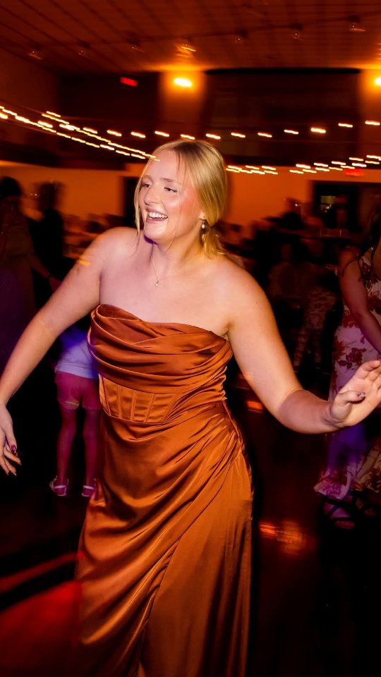 ✨🎶This is your reminder that wedding photos aren’t just pretty, they’re a PARTY 🎶✨
.
.
.
#weddingphotography #mnweddingphotographer #mnwedding #wedding #minnesotawedding