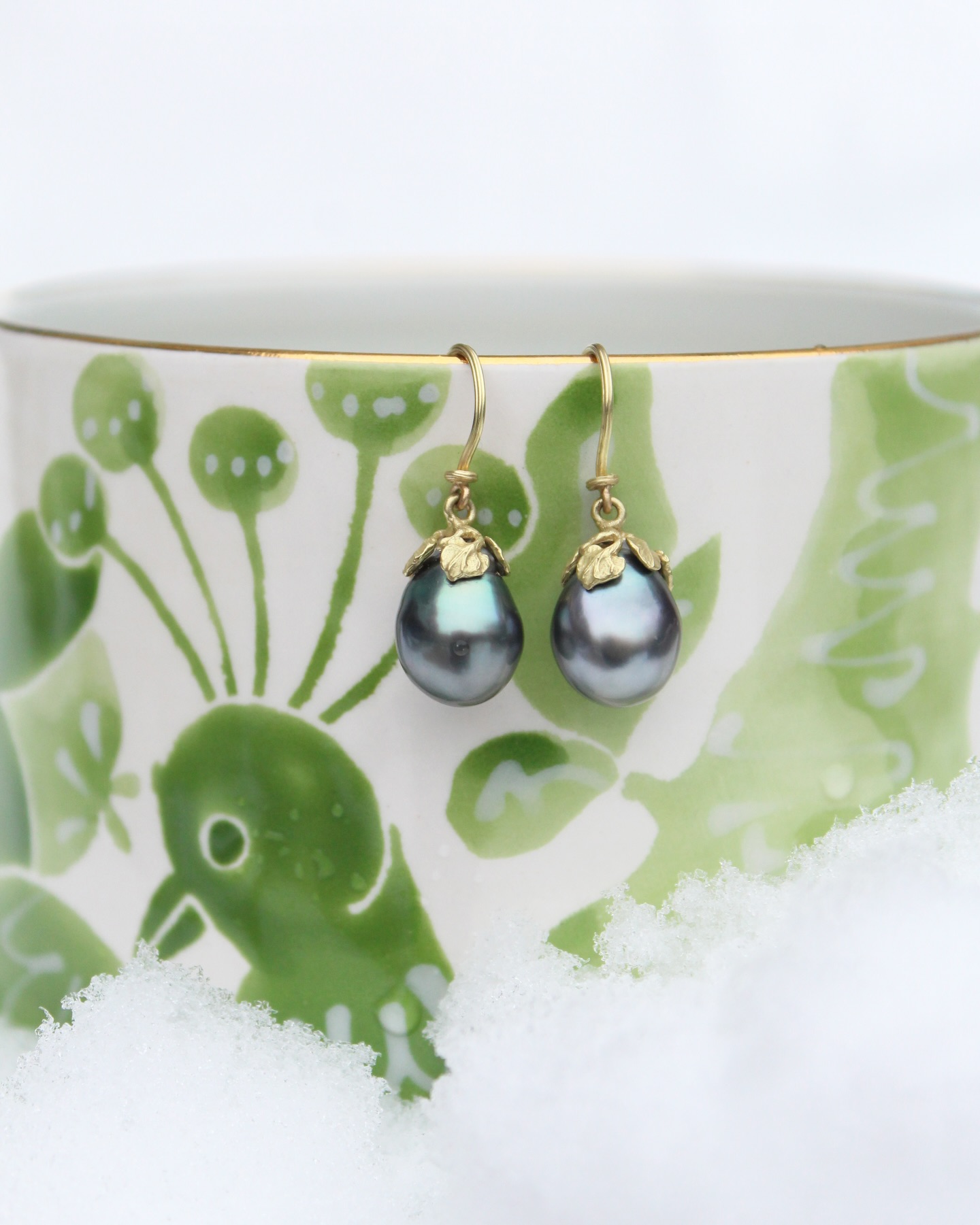 Gorgeous pearls adorned with golden leaves by the incomparable @anthonylentjewelry ✨
#jotd #supportlocalmn #shopsmallmn #womenowned #futureheirloom