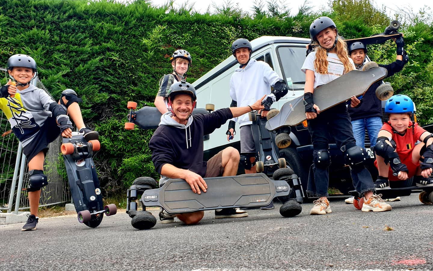 Une bonne team motivée pour la découverte d'une nouvelle activité...
🛹On part en exploration à Vieille StGirons pour rouler sur des pistes parfaites.🌞
.
C'est ca le bonheur à la cool...😜
.
✅ Viens découvrir une activité d'ambiance avec notre équipe.
➡️ www.esk8westside.fr
.
#sk8 #exway #skatelandes #skateelectrique #vieillestgirons #molietsplage #vacances #soleil #guidedeslandes #sandaya
@guidedeslandes @sandaya.lecolvert @exwayboard6