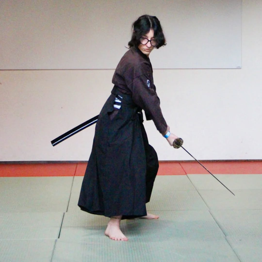 Le Dōjō Jouen de la Wa Rei Ryū vous invite à venir découvrir le Kenjutsu et le Battōjutsu, les deux arts martiaux traditionnels japonais le plus étroitement liés à l'épee nippone dans toutes ses formes.
Nos cours ont lieu
les mardi: Salle de sport du Gymnase de la Cité, Rue Pierre-Viret 2, 1003 Lausanne (20h15-22h15)
https://maps.app.goo.gl/yppJXfCC1gmT9icZ6
les vendredis: Salle de sport du Gymnase du Bugnon (Ours), Rue du Bugnon 5, 1005 Lausanne (20h00-22h00)
https://maps.app.goo.gl/YqsYqGVPzuRG4zYU7
les dimanches: Signal de Sauvabelin, Rte du Signal 46, 1018 Lausanne (10h00-12h00)
https://maps.app.goo.gl/oEyPyfoBHkSvpfUF8
Pour plus d'informations n'hésitez pas à nous contacter directement!
#jouen #wareiryu #lausanne #kenjutsu #battojutsu
Photo by @lichoupe