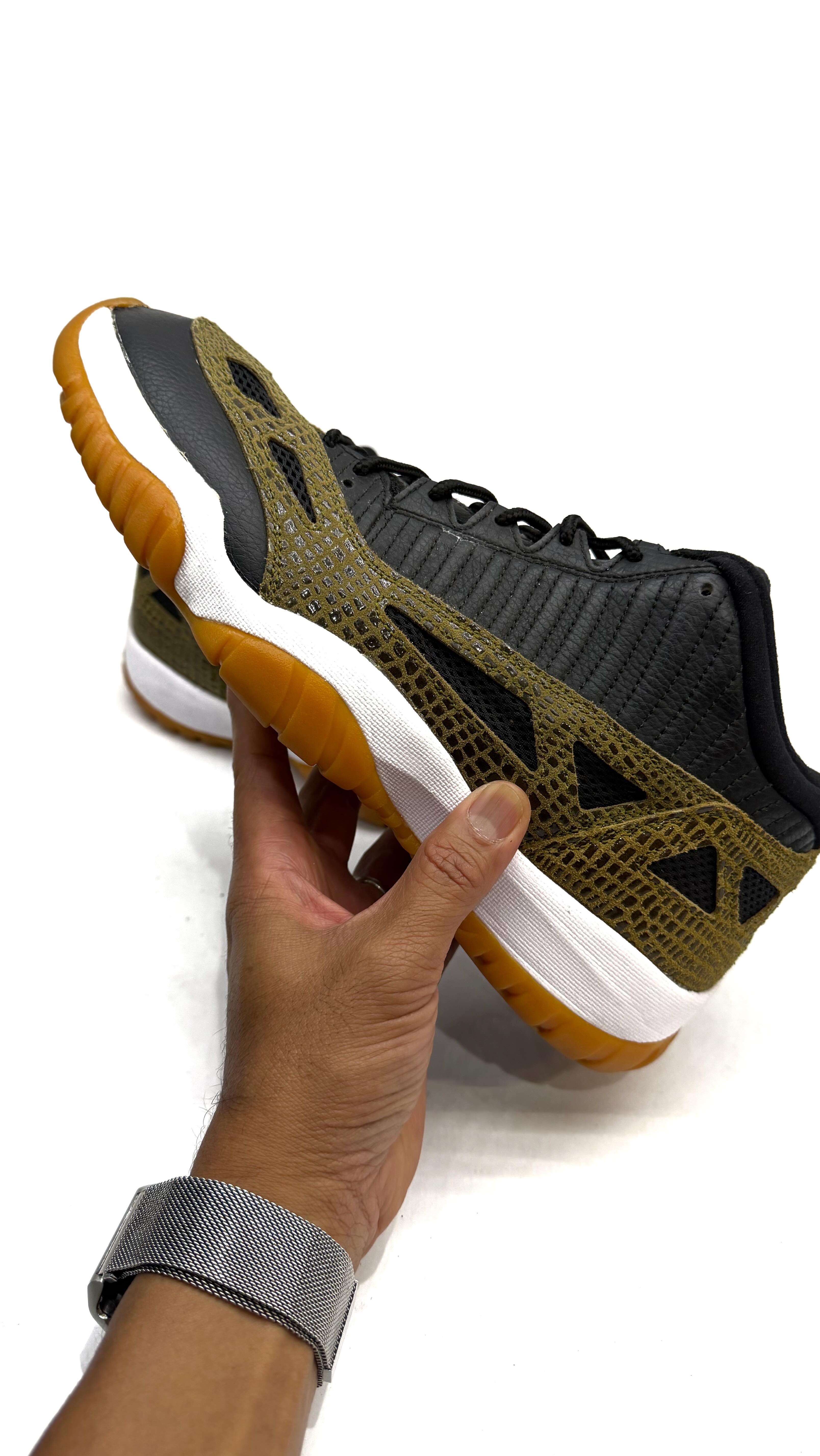 Full re-glue on these Air Jordan XI IE Low Croc. 🐊
#illery #crocodile #longbeach #restoration