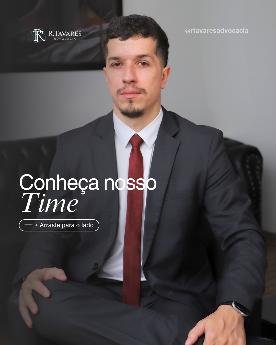 Por trás do RTavares Advocacia, existe um time que acredita que o Direito deve ser exercido com responsabilidade, estratégia e compromisso real com cada pessoa atendida.
🔹 Rafael Tavares
Fundador do escritório e especialista em Direito Criminal, Rafael construiu sua trajetória com foco na defesa técnica e ética. Sua atuação é marcada pela firmeza, estudo constante e profundo respeito à justiça e às garantias legais.
🔹 Wagner Ribeiro
Com especialização em Direito Empresarial, Trabalhista e Cível, Wagner entrega uma atuação estratégica e preventiva, auxiliando empresas e pessoas a tomarem decisões seguras e bem fundamentadas.
🔹 Thaysa Gonçalves
Especialista em Direito de Família e Direito Cível.
Mais do que profissionais, somos uma equipe empenhada, alinhada e comprometida em oferecer um atendimento sério, humano e responsável em cada área do Direito.
📌 Acompanhe nosso trabalho e conheça de perto quem está por trás de cada decisão.
.
.
.
#advocacialavras #advogadoslavras #direito #equipejuridica #advogados #direitocriminal #direitodefamilia #direitocivil #direitoempresarial #direitotrabalhista #escritoriodeadvocacia #justica #advocaciacomproposito