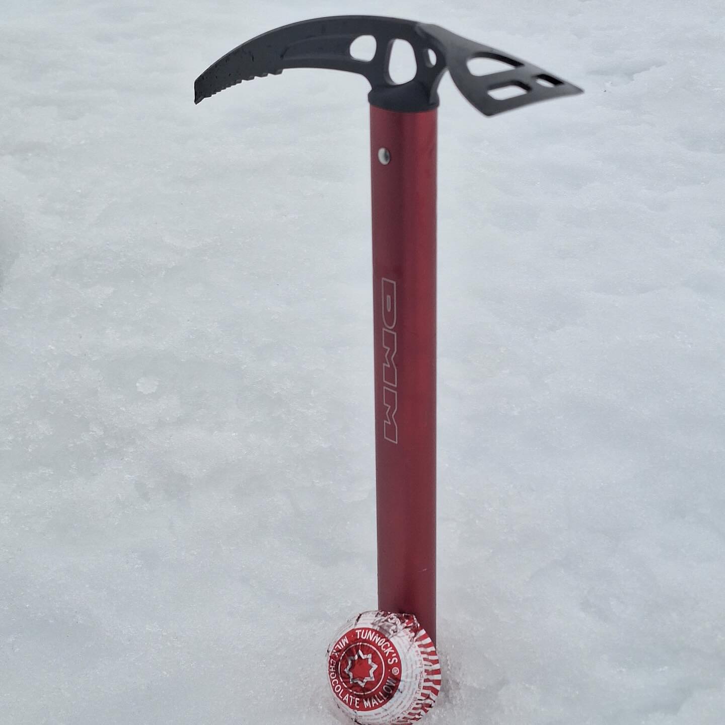 Day 3 of Winter Skills fuelled by the real essential kit… a @tunnocks Tea Cake ☕️🍫❄️
Cold hands, big smiles, solid skills and yes, they’re absolutely a hit out here 🏔️🔥
Thank you @beyond_the_edge.co.uk
#getoutside #YTO #winterskills #scotland