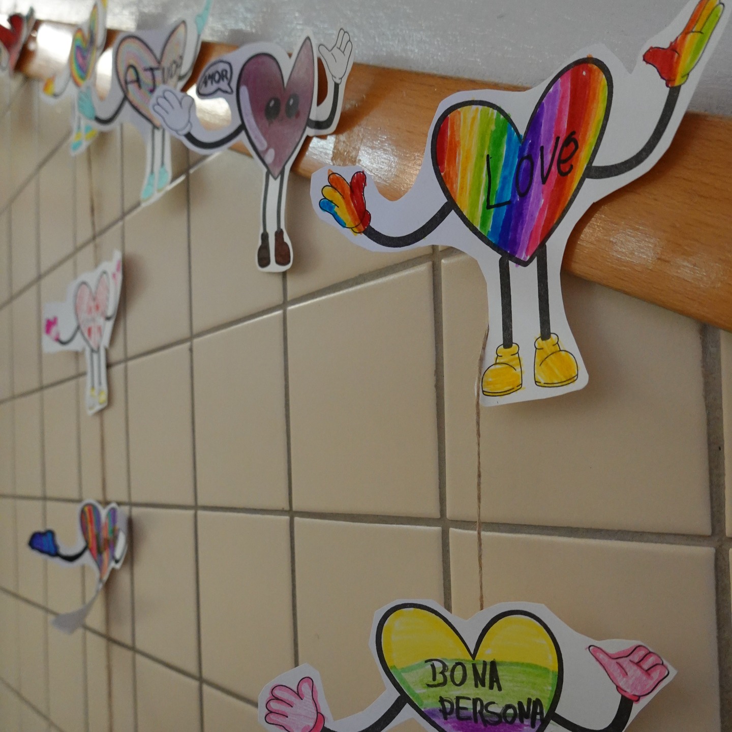 Bateguem junts per Copiapó 💛
Avui hem iniciat la nostra campanya solidària, una oportunitat per continuar educant en la solidaritat i el compromís amb els més vulnerables.
Aquest any, els fons recaptats es destinaran a la reforma de l’escola de Copiapó (Xile), afectada pel terratrèmol de 2025, perquè els infants puguin recuperar la normalitat i gaudir d’una educació digna.
📅 Del 23 de febrer al 12 de març
🏫 Guardioles a cada classe
✨ Calendaris solidaris disponibles a secretaria
Cada petit gest suma i pot fer una gran diferència.
Gràcies per fer bategar la solidaritat a la nostra escola! 💫