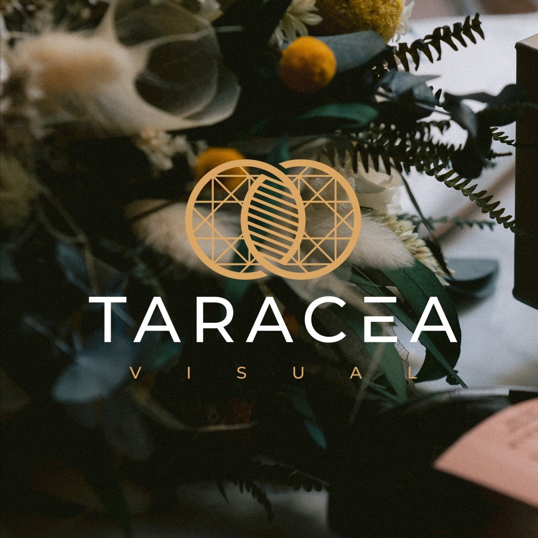 ✨ ¡Bienvenidos a Taracea Visual! ✨
¿Sabías que “taracea” es el arte de crear algo único con piezas diferentes?
Cada imagen, cada toma, es una pieza única de vuestra historia.
En Taracea Visual, unimos creatividad, técnica y pasión para construir imágenes con esencia y videos que cuentan historias memorables.
¡Queremos contar vuestra historia!
.
.
Foto: @rafael_bemyayat @sonofrosario
Video: @naneztuso @doublezedvideography
.
.
#weddingphotography #weddingvideography #weddinginspiration #weddingideas #weddingday #weddingfilms #cinematicwedding #lovestoryvideo #weddingportraits #weddingvisuals #bodas #bodasreales #bodasbonitas #fotoboda #videoboda