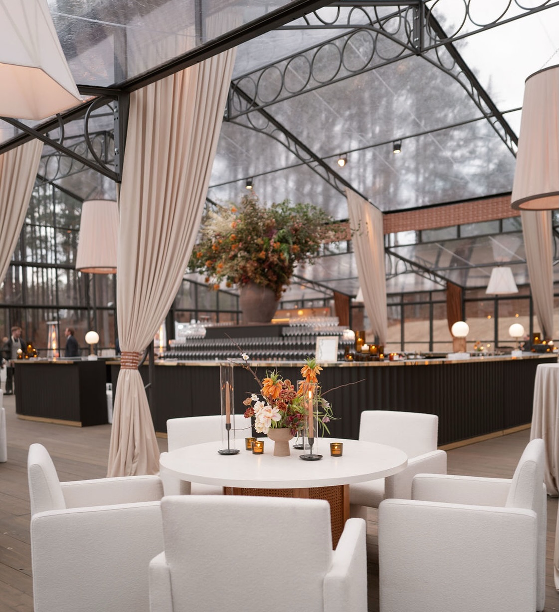 Size matters… when it comes to bar space that is 😍
.
📸 @annerhettphotography