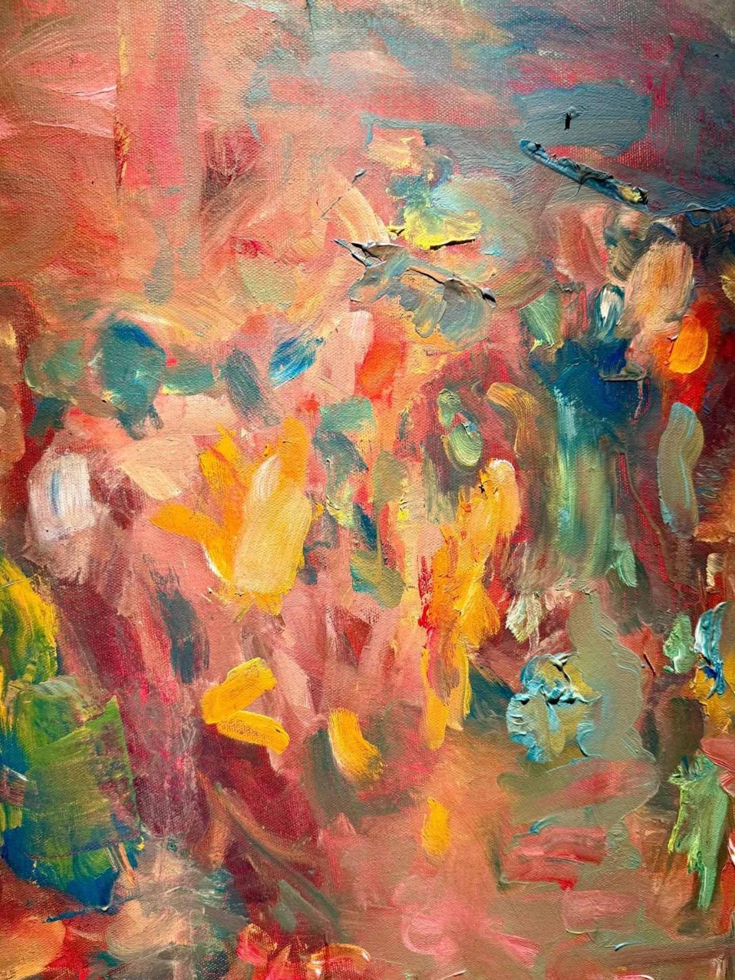 Peindre en rythme
Le rythme naît avant le sujet.
Il circule dans la toile comme un souffle : rythme des taches, cadence des touches, pulsation de la lumière.
Chaque geste est une vibration, chaque couleur une respiration.
Rien n’est figé : tout ondule, se frôle, se répond.
La peinture devient corps.
La touche caresse, la tache s’abandonne, la lumière affleure — jamais frontale, toujours suggérée.
Peindre, ici, c’est chercher le tempo juste :
celui qui fait battre l’œil,
celui qui trouble doucement,
celui qui invite à rester.
Une peinture sensualiste, où le regard ne lit pas : il ressent. ✨🎨