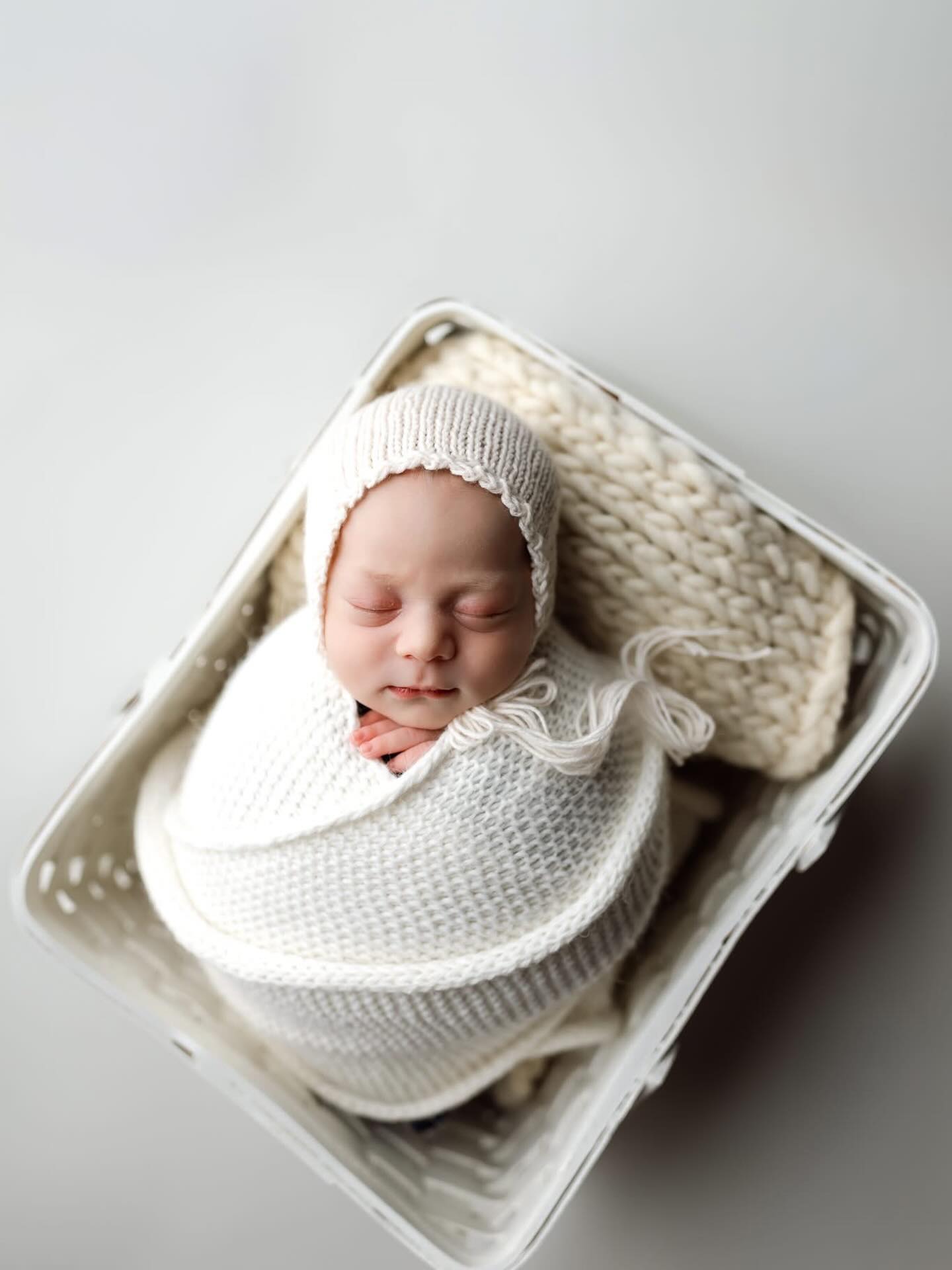 A year ago I signed up for a newborn workshop with the wizards from @newbornnerds. I truly did not think this style of newborn photography was something I wanted to do...and here I am, almost a year later + I will be doing a 2:1 training with them this weekend! š I am SO excited to dive in and develop/sharpen those skills. I love babies, I love when my clients have babies, and dangit I wanna take cute pictures of babies! I cannot wait for this weekend and I am so thankful to learn from Amy and Lindsey. š¤
I also cannot stop buying newborn props, fabrics, etc. so I will need a bunch of cutie babies to come to me so I can practice!
And....I may have a new location to take said pictures...........stay tuned! š„¹š
*baby styled + posed by @newbornnerds at their workshop last year!*