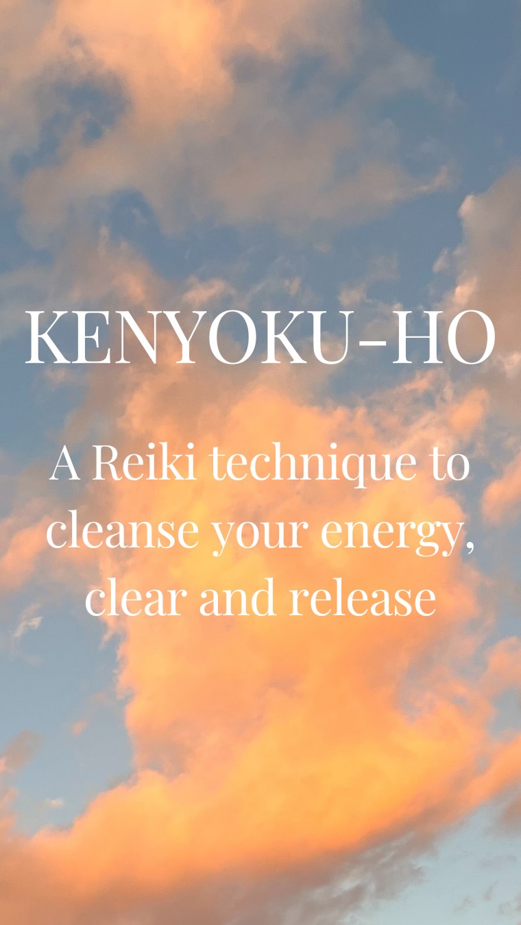 Kenyoku or dry bathing is my favorite way to quickly cleanse my energy field. Try this after being in crowded places, anywhere that you may have picked up others energy or just to reset as needed. I love visualizing any energy that is not mine being cleansed and released and new golden light of the Divine flooding into my crown. Enjoy! ✨🤍💫
#kenyoku #reiki #drybathing #energyhealing #lightwork