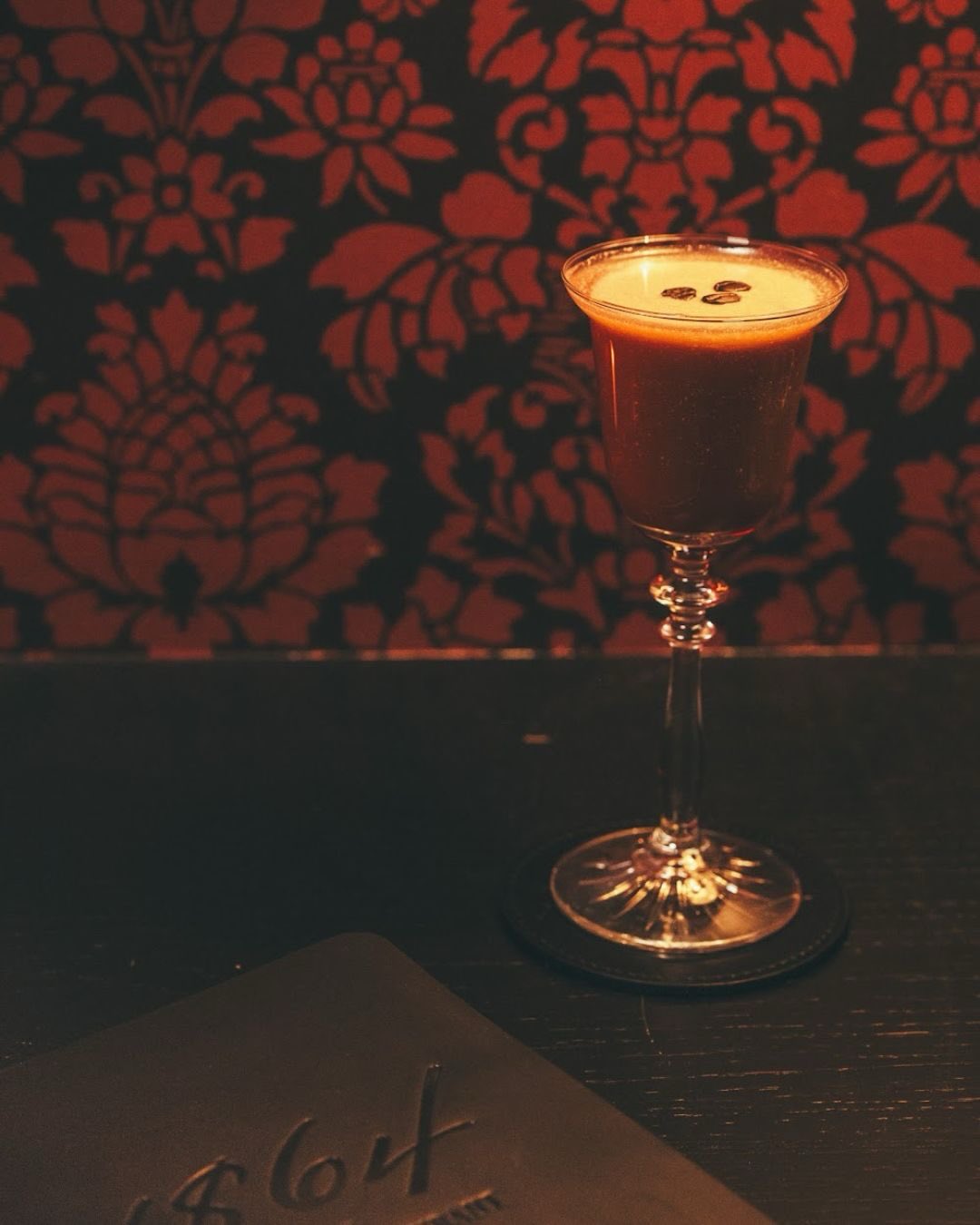 Cafe NAoir ✨☕️🍸
@unrivaledroastingco espresso, cookie butter simple, brown sugar syrup, vanilla, salt
This non alcoholic cocktail is crafted by our Lead Bartender, Kate.
➡️Looking for a pick me up with a little more?
Try our Cafe Noir, made with Sobieski vodka, Faretti Biscotti, Willie’s Coffee Cream, @unrivaledroastingco espresso, vanilla extract, and flake salt. 🤌🏻
Where the coffee meets cocktail hour ✨