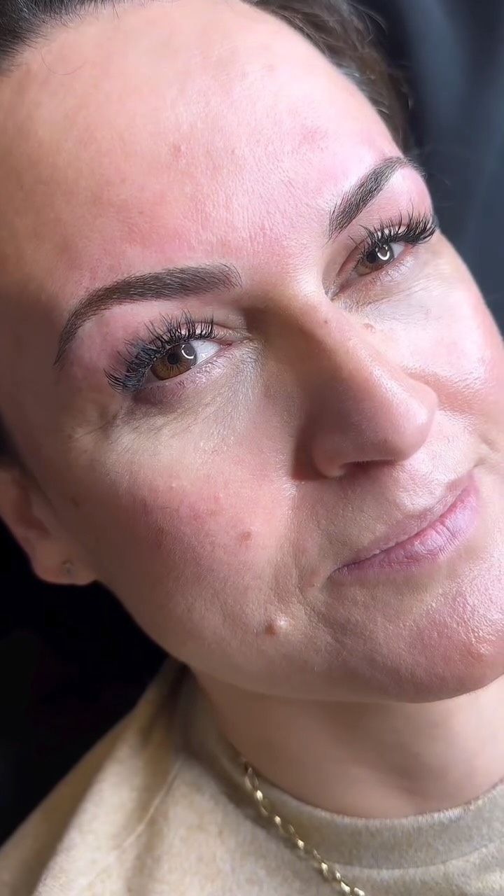 Brows that look like you… just elevated ✨
Soft Combo Brows designed to frame your face and give you that wake up pretty kind of glow.
Natural. Seamless. Effortless.
DM to book or tap the link in bio 🤍
#ComboBrows #NaturalBrows #BrowTransformation #PMUArtist WakeUpWithBrows